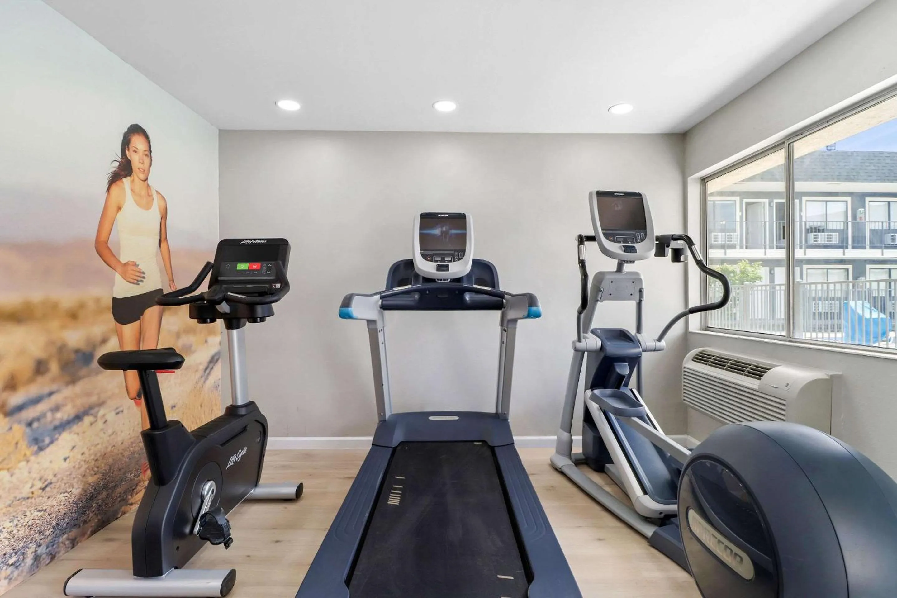 Fitness centre/facilities in Clarion Pointe Ridgecrest near China Lake Naval Station