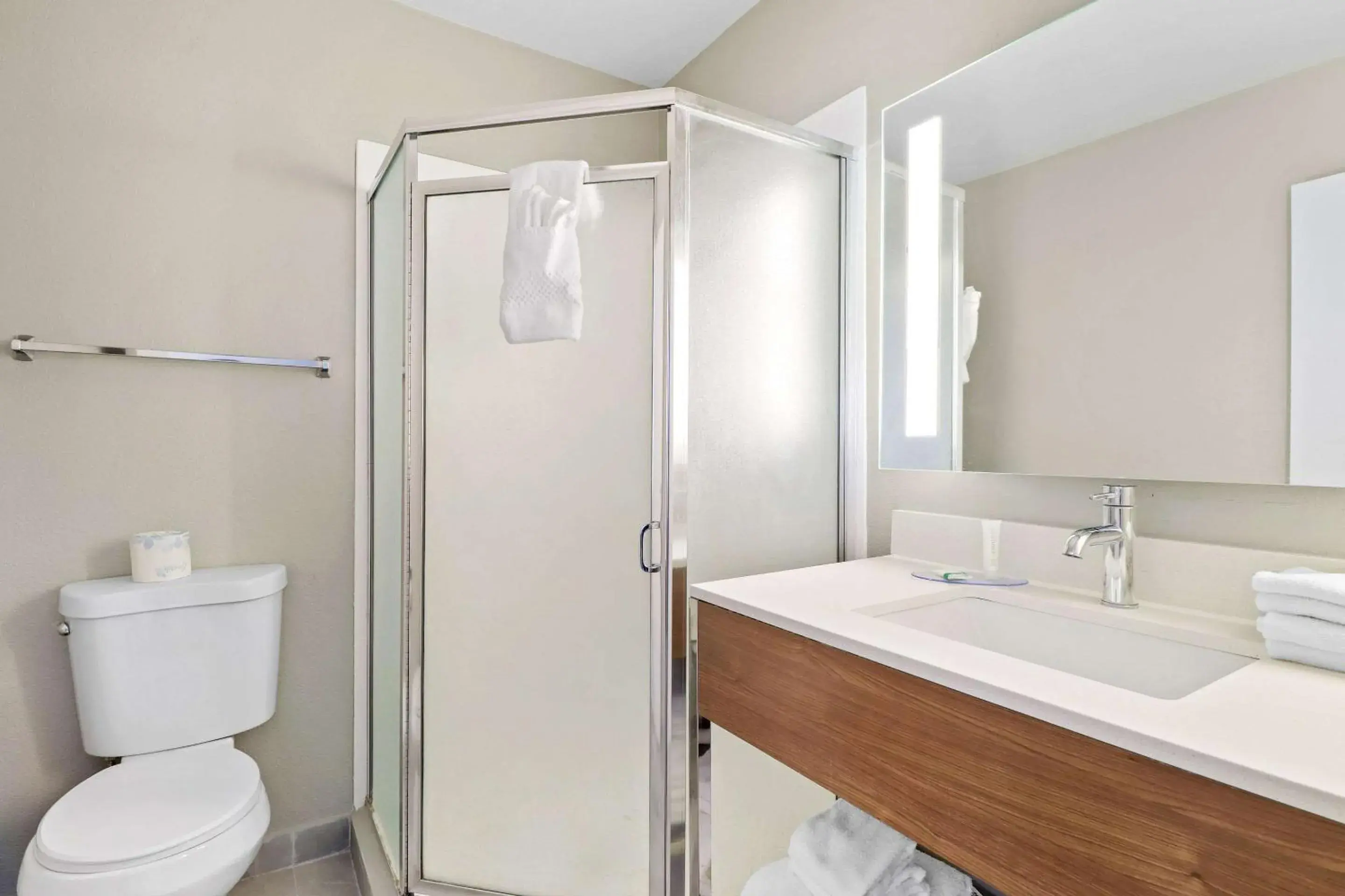 Bedroom in Clarion Pointe Ridgecrest near China Lake Naval Station Bedroom in Clarion Pointe Ridgecrest near China Lake Naval Station