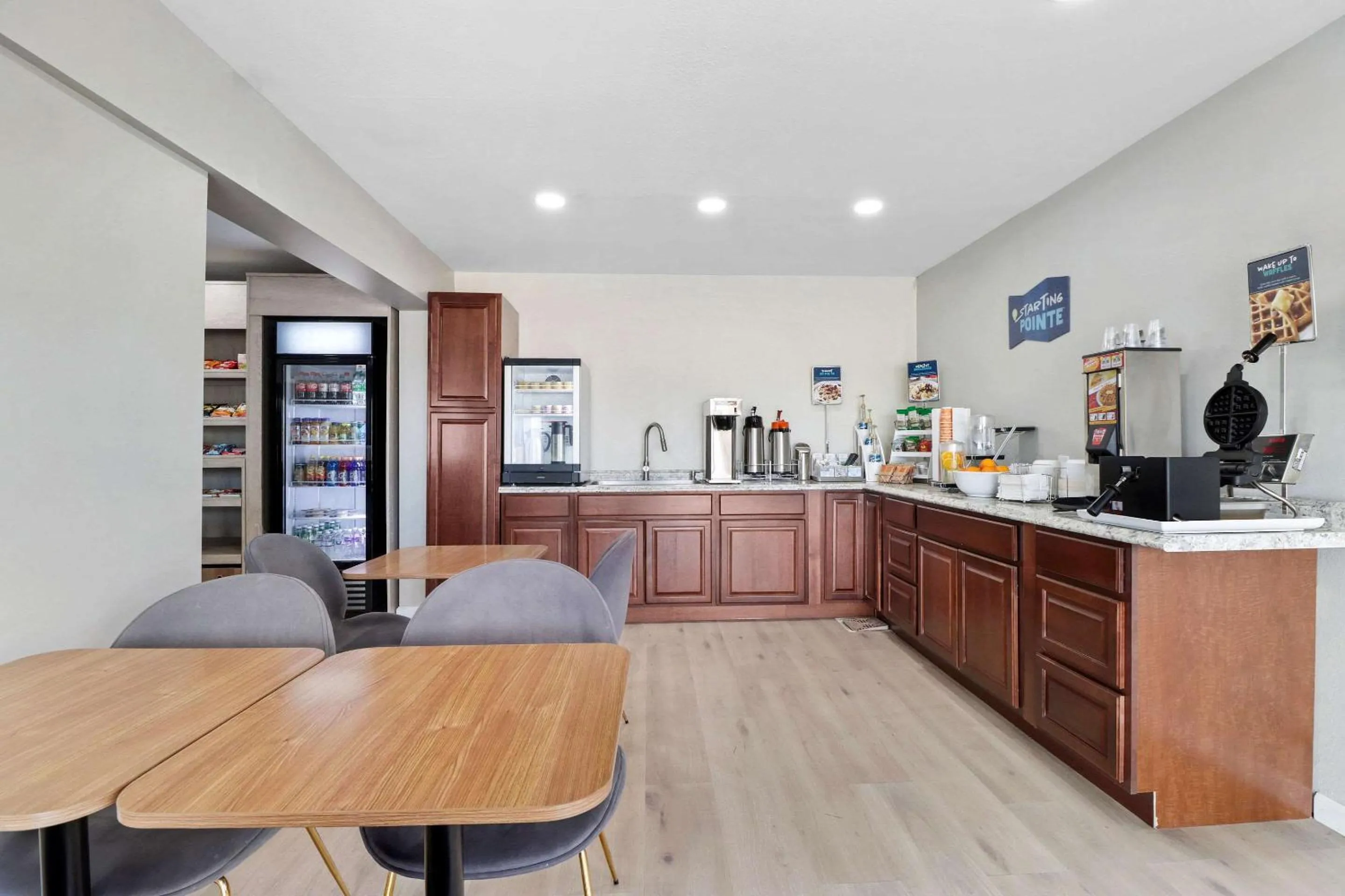 Breakfast in Clarion Pointe Ridgecrest near China Lake Naval Station