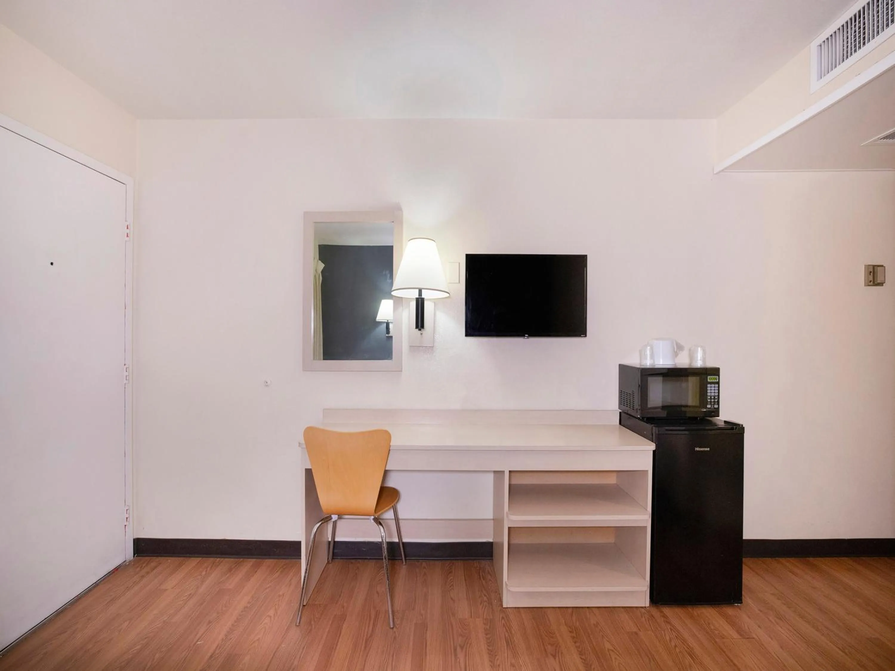 TV and multimedia in Clarion Pointe Ridgecrest near China Lake Naval Station