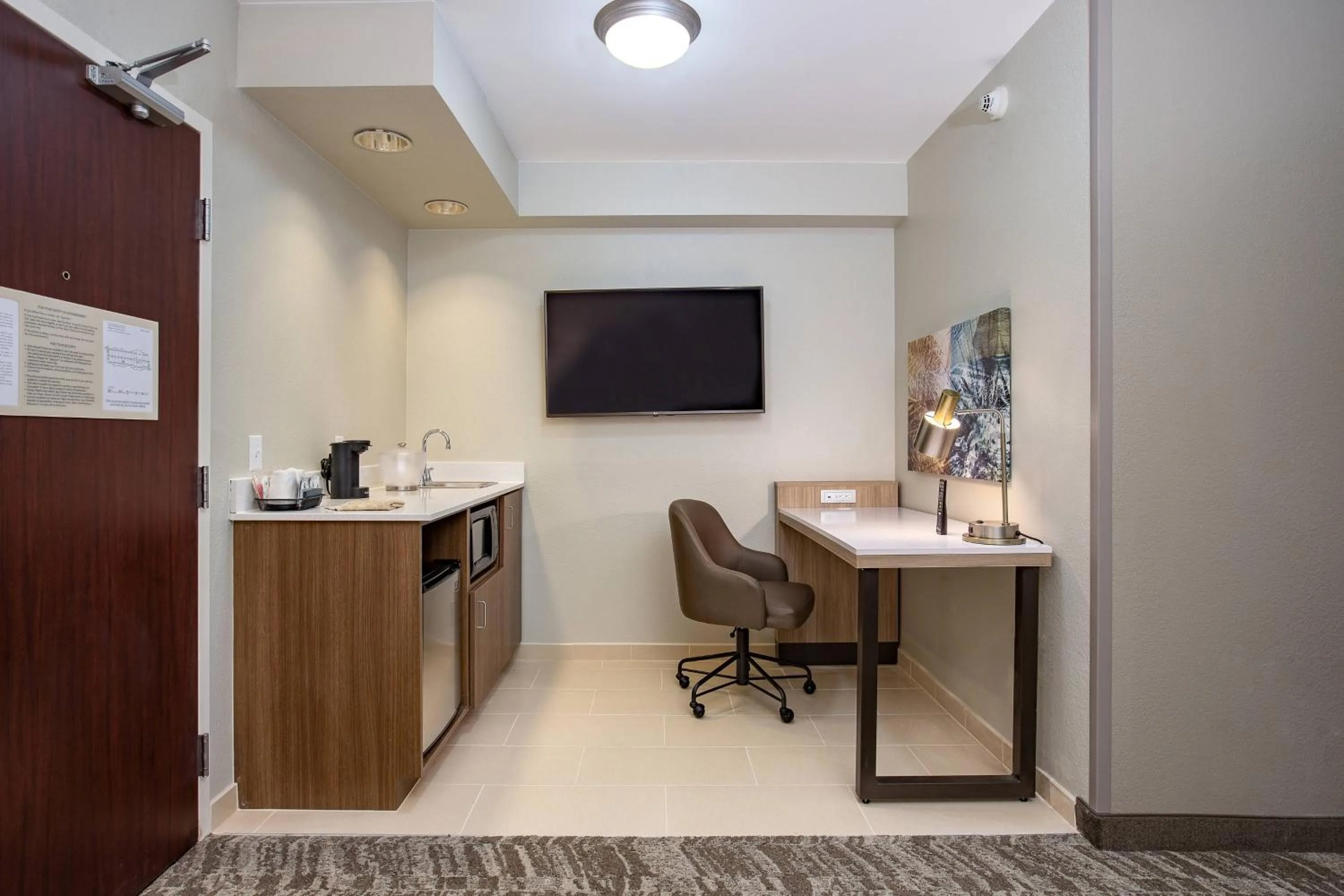 Kitchen or kitchenette in SpringHill Suites Orlando Altamonte Springs/Maitland