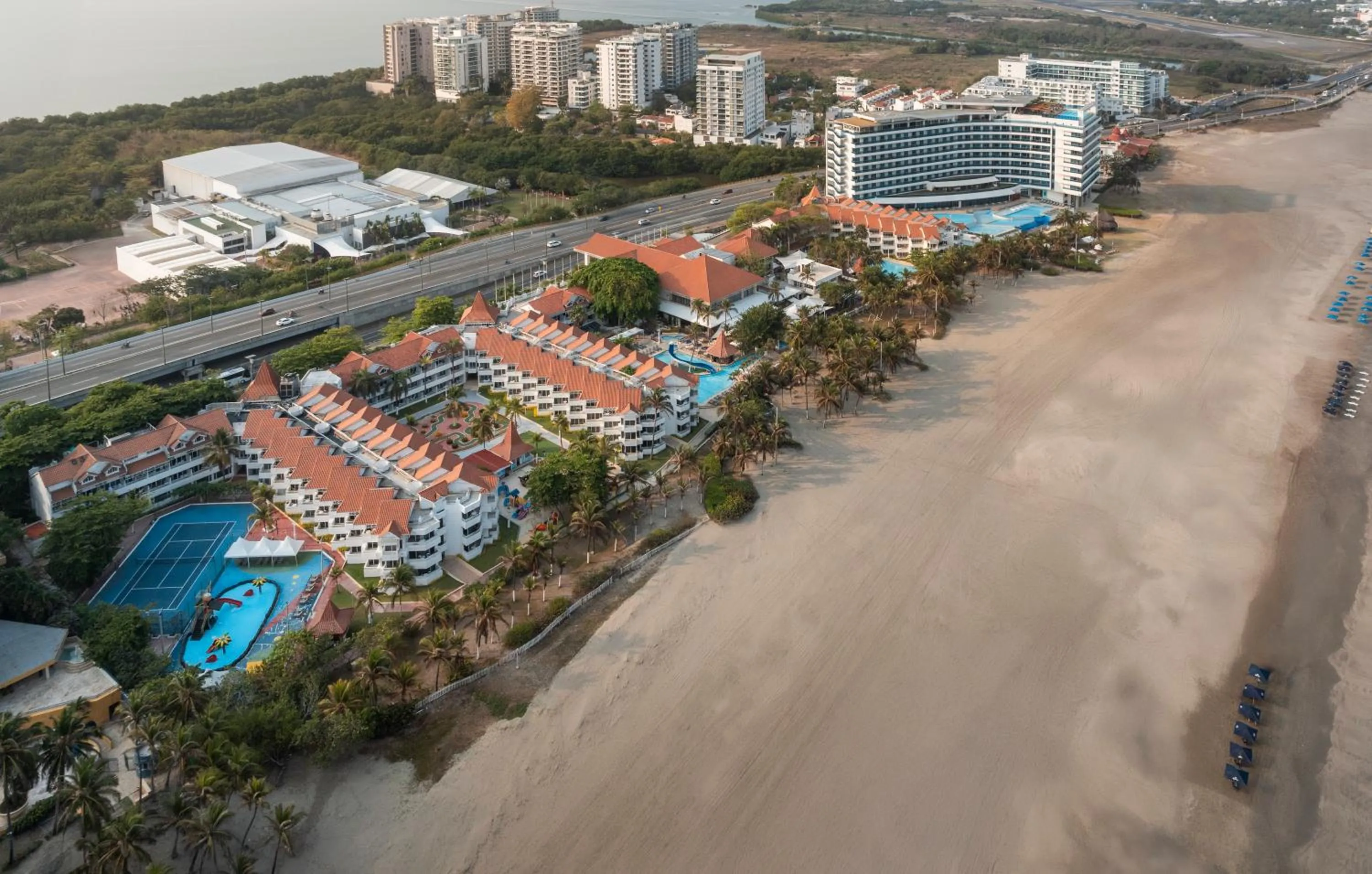Property building in Hotel Las Americas Casa de Playa