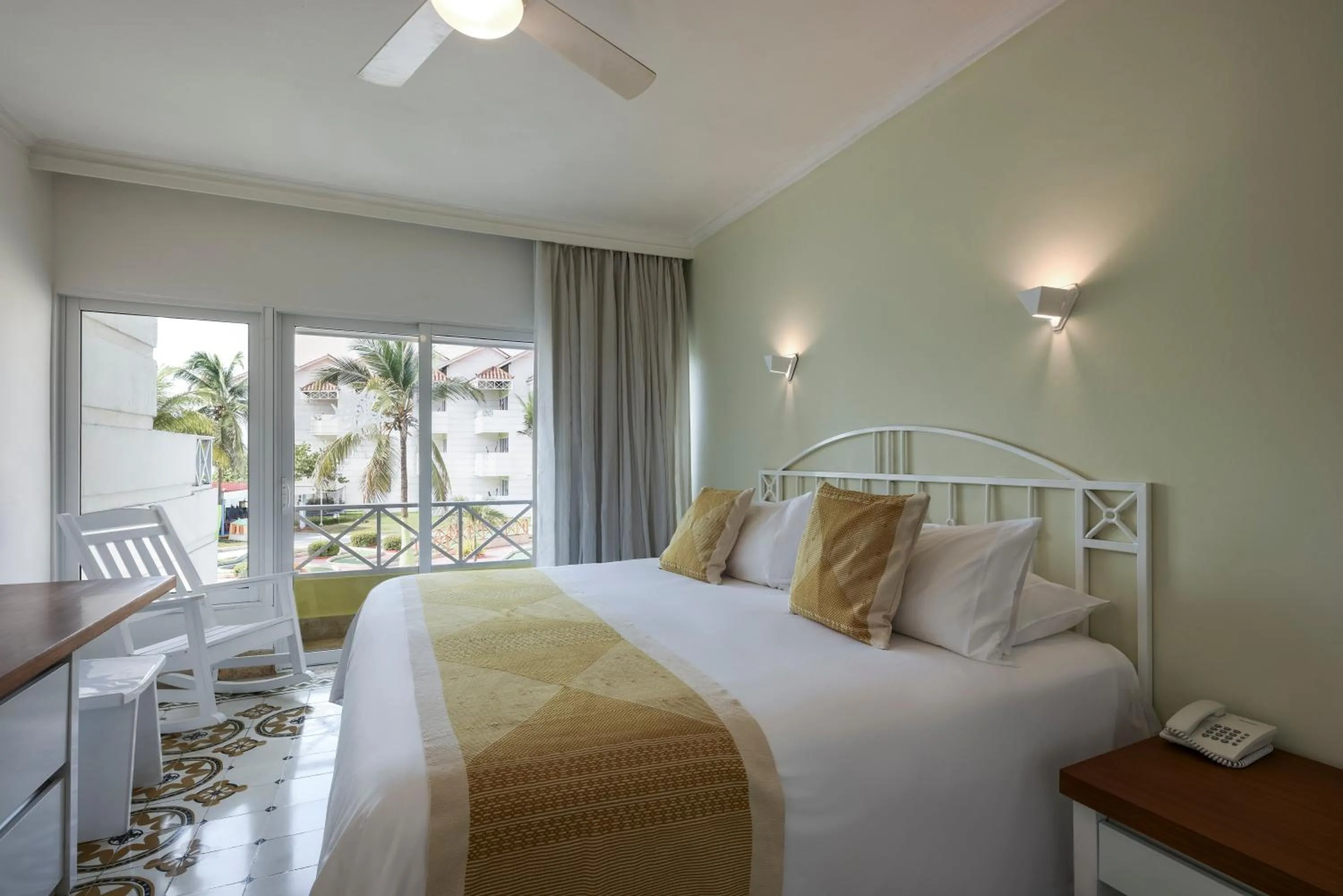 Photo of the whole room, Bed in Hotel Las Americas Casa de Playa