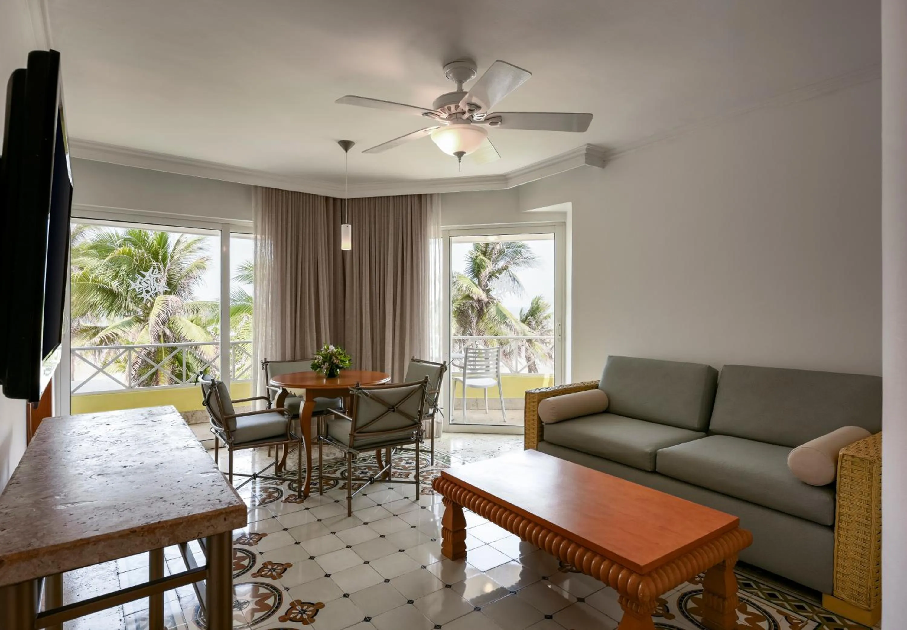 Living room in Hotel Las Americas Casa de Playa