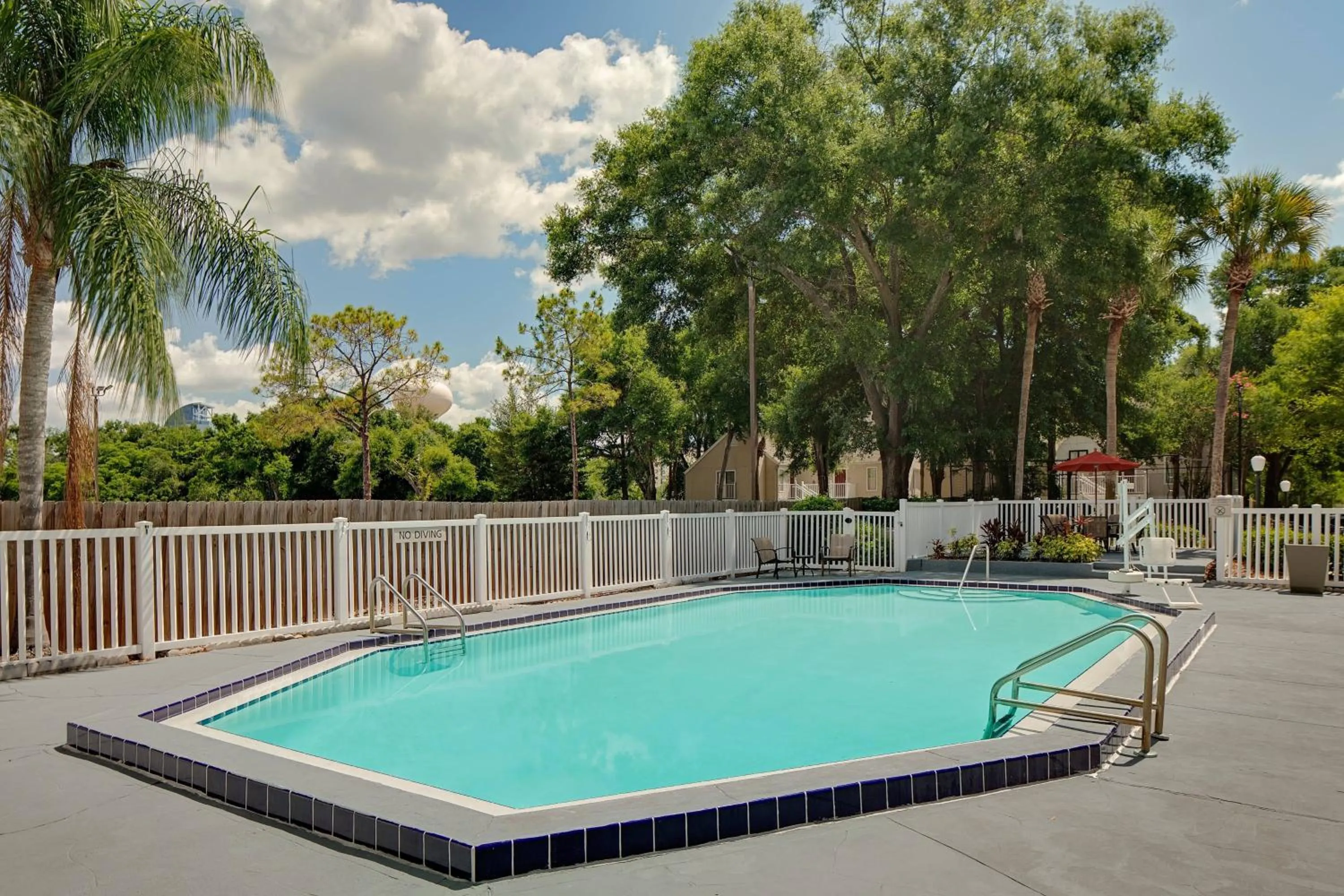 Swimming pool in Residence Inn Orlando Altamonte Springs / Maitland