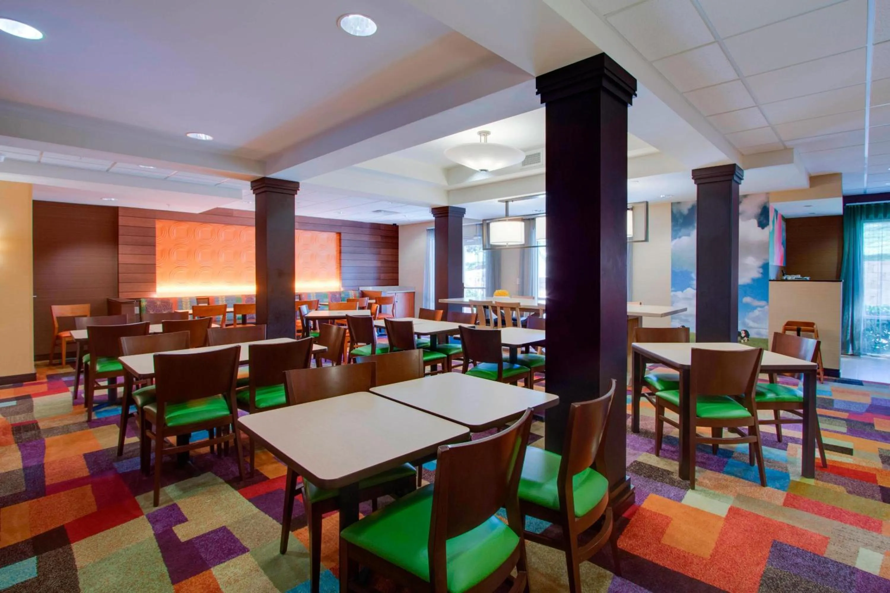 Restaurant/places to eat in Fairfield Inn & Suites by Marriott Clermont