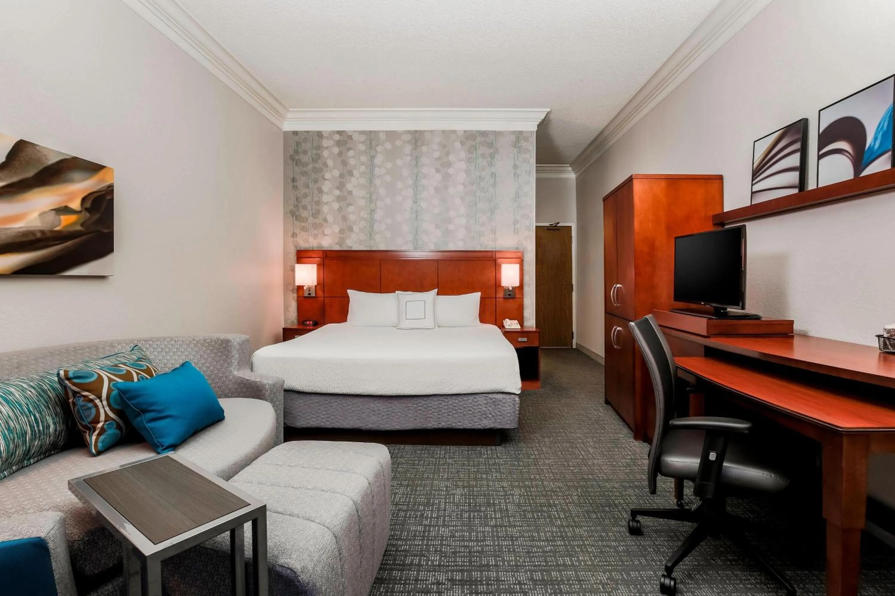 Photo of the whole room, Bed in Courtyard by Marriott Orlando Lake Mary North