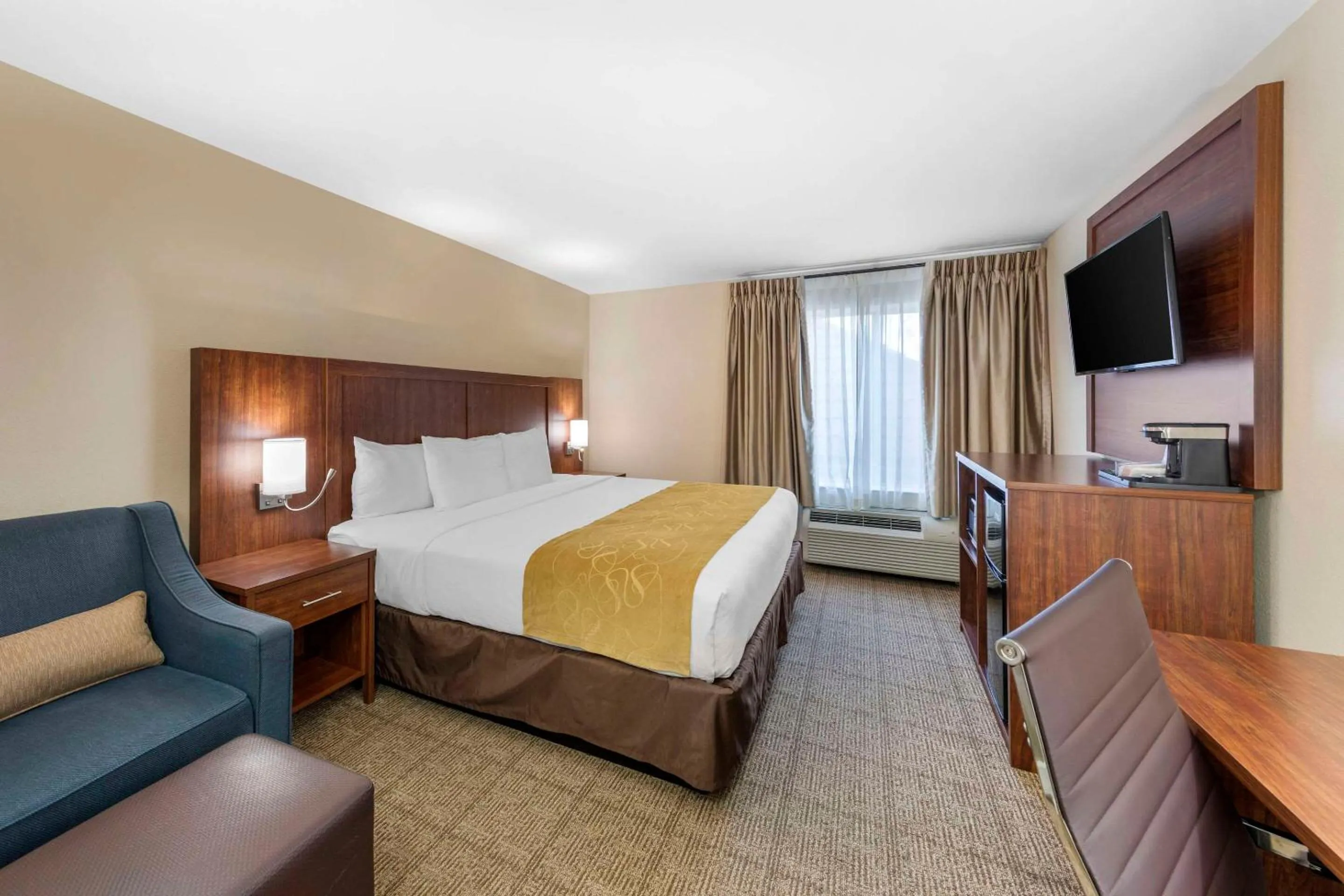 Bedroom, Bed in Comfort Suites Tulare Sequoia Gateway