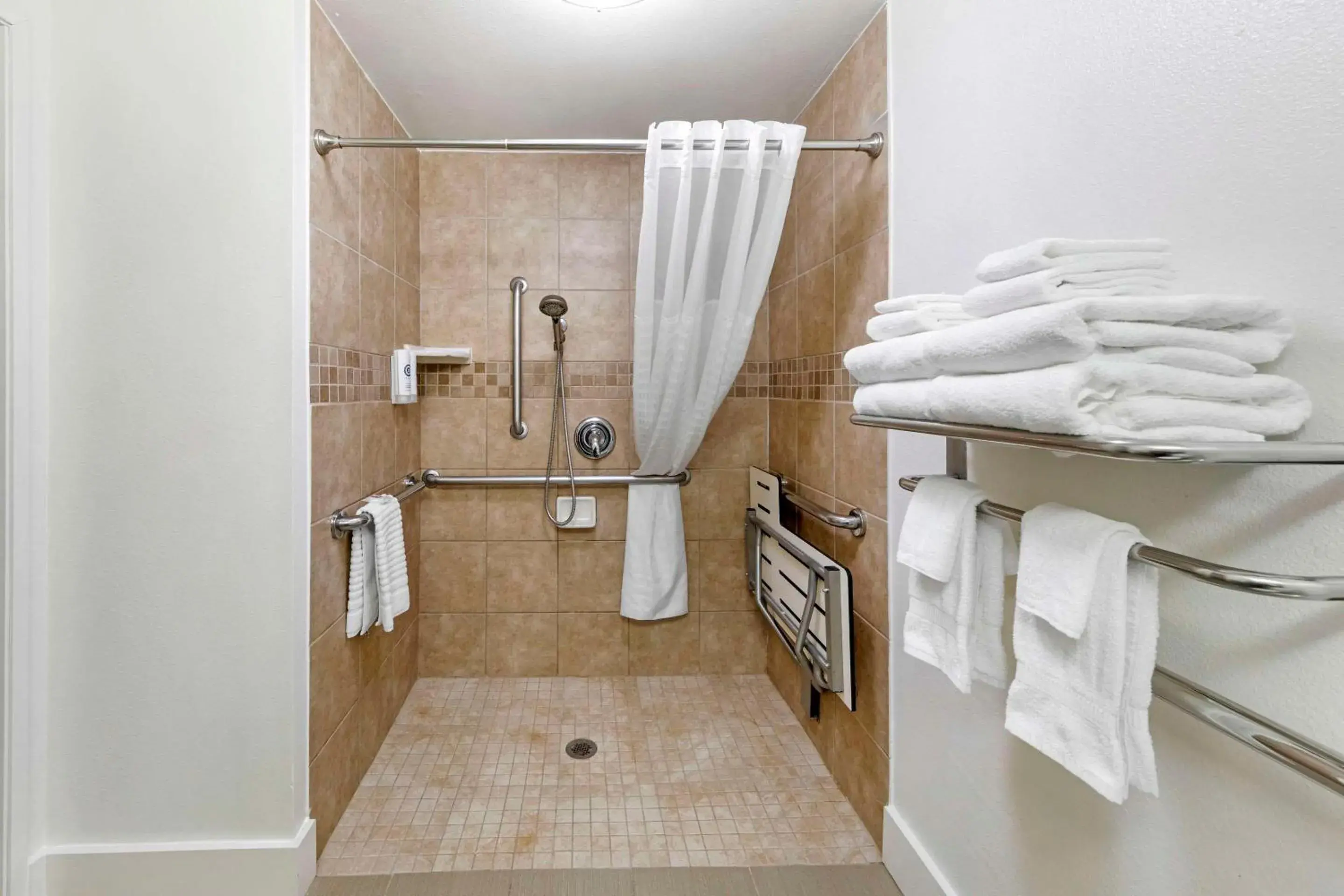 Bedroom in Comfort Suites Tulare Sequoia Gateway Bedroom in Comfort Suites Tulare Sequoia Gateway