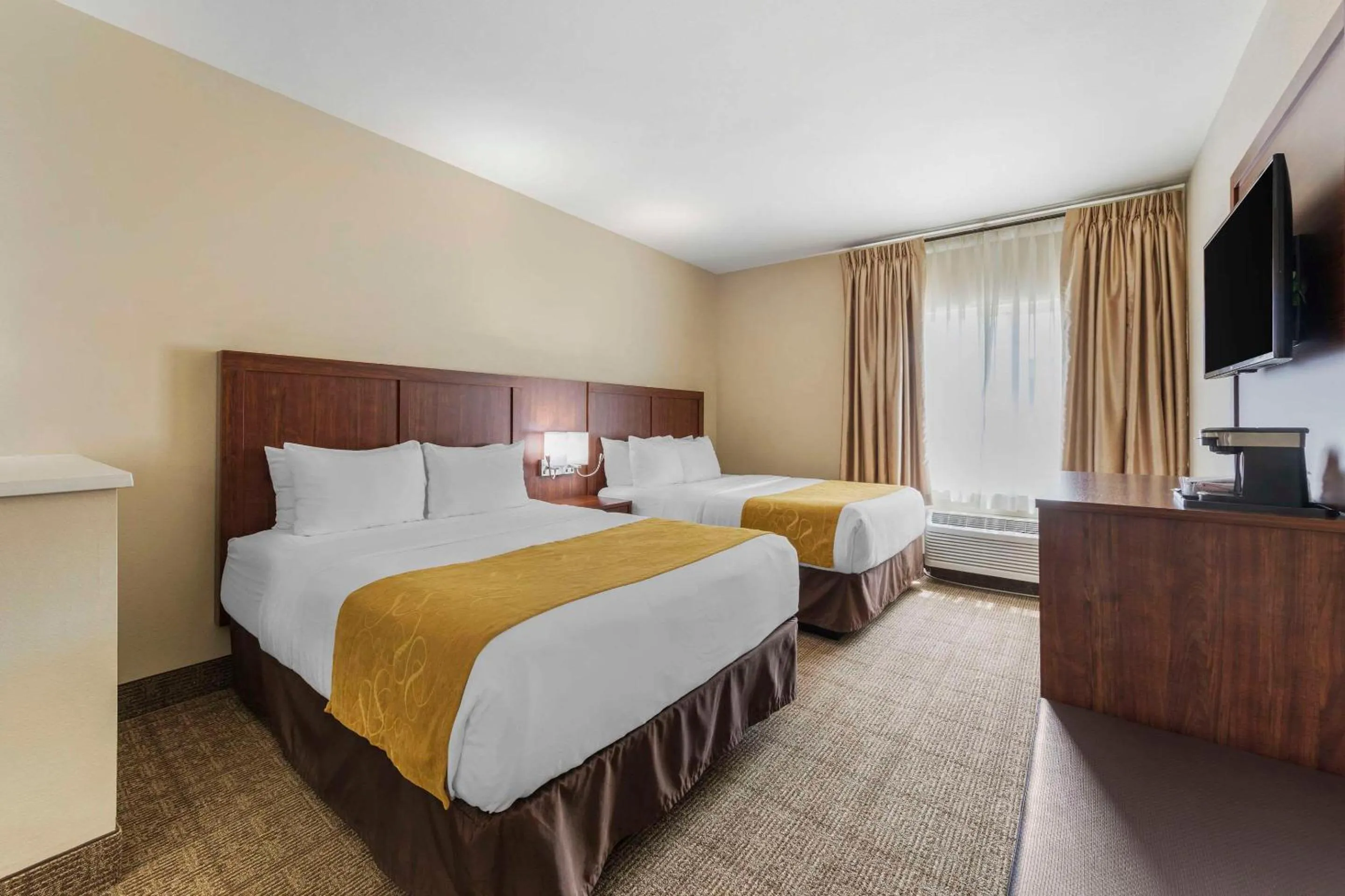 Bedroom, Bed in Comfort Suites Tulare Sequoia Gateway