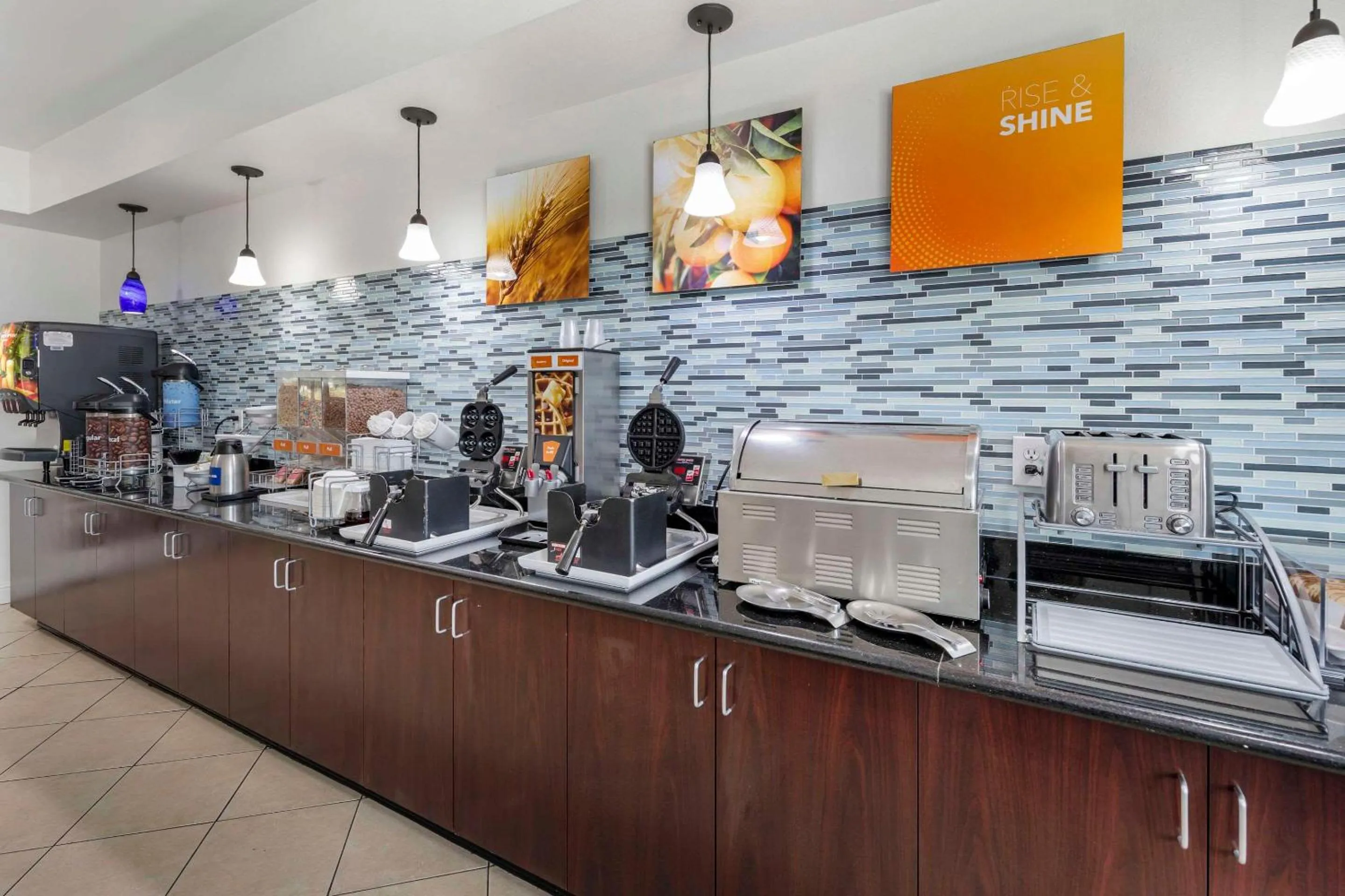 Breakfast in Comfort Suites Tulare Sequoia Gateway