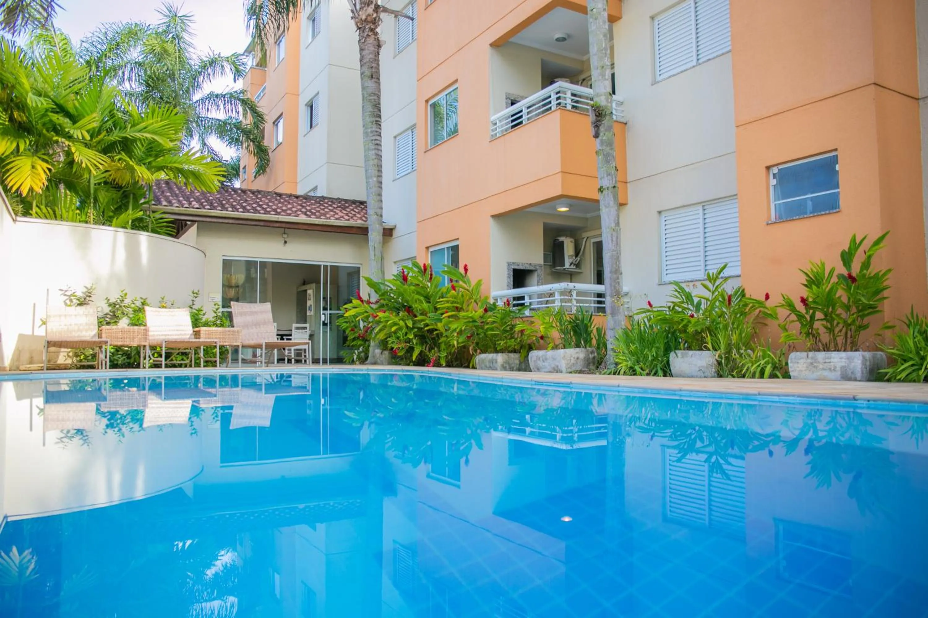 Swimming pool in Lorenza by Paramar