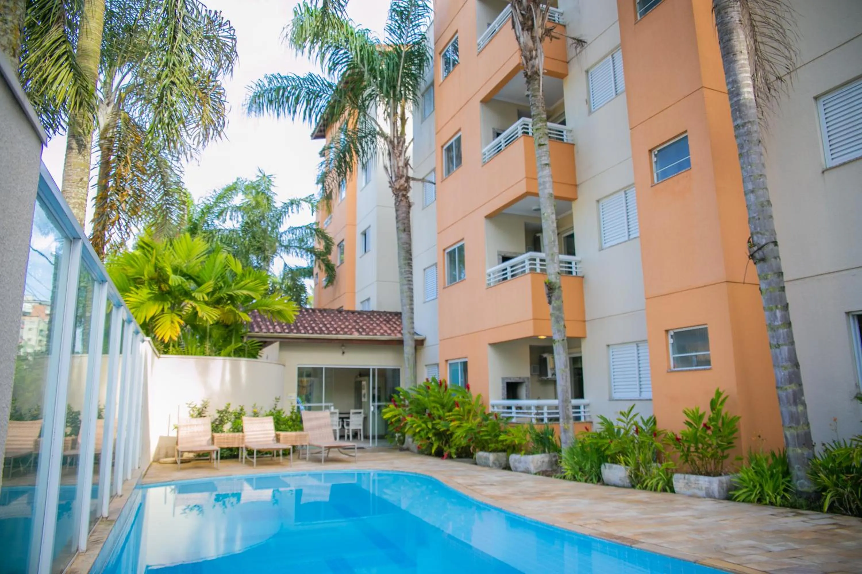 Pool view in Lorenza by Paramar