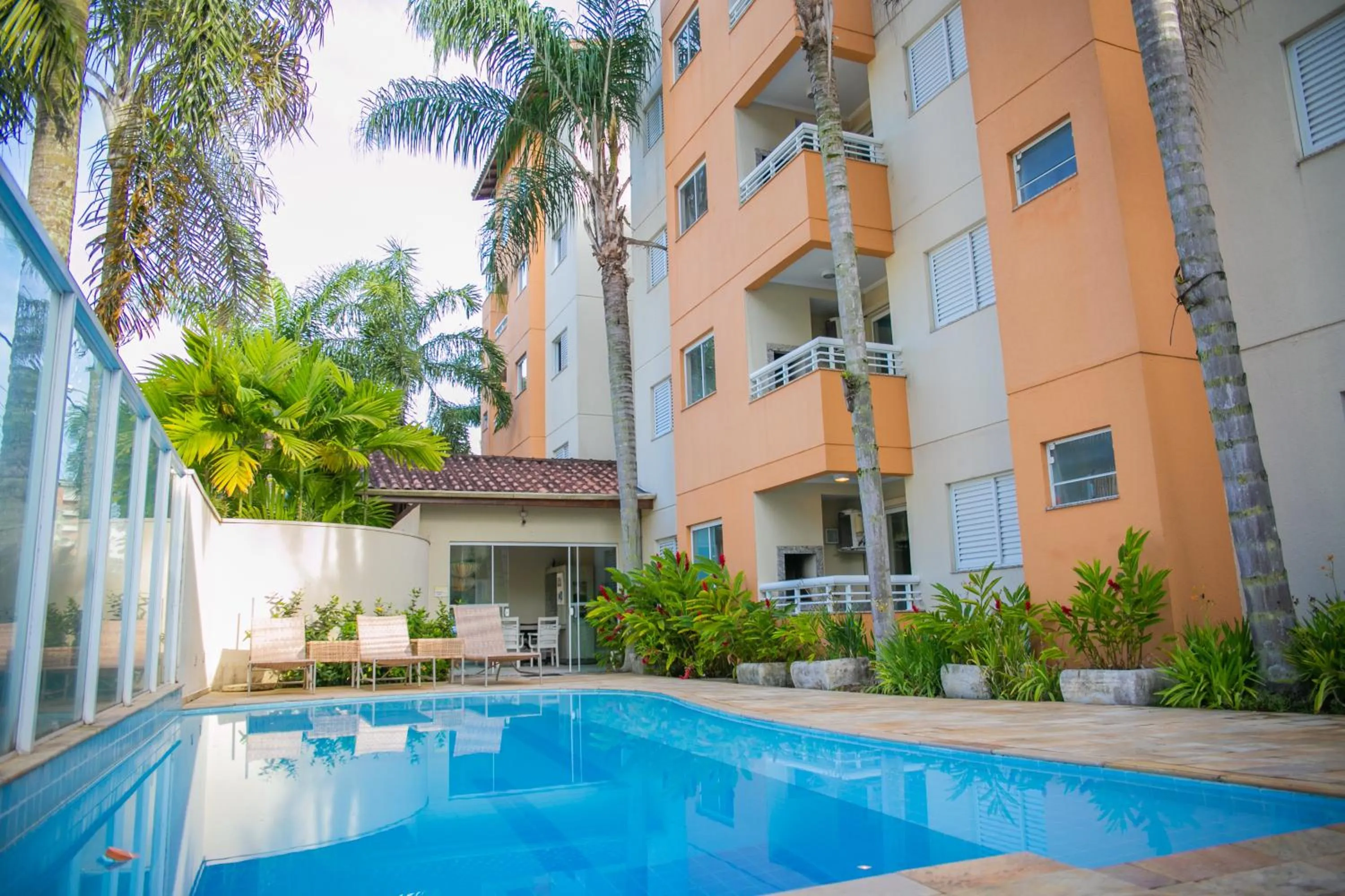 Swimming pool in Lorenza by Paramar