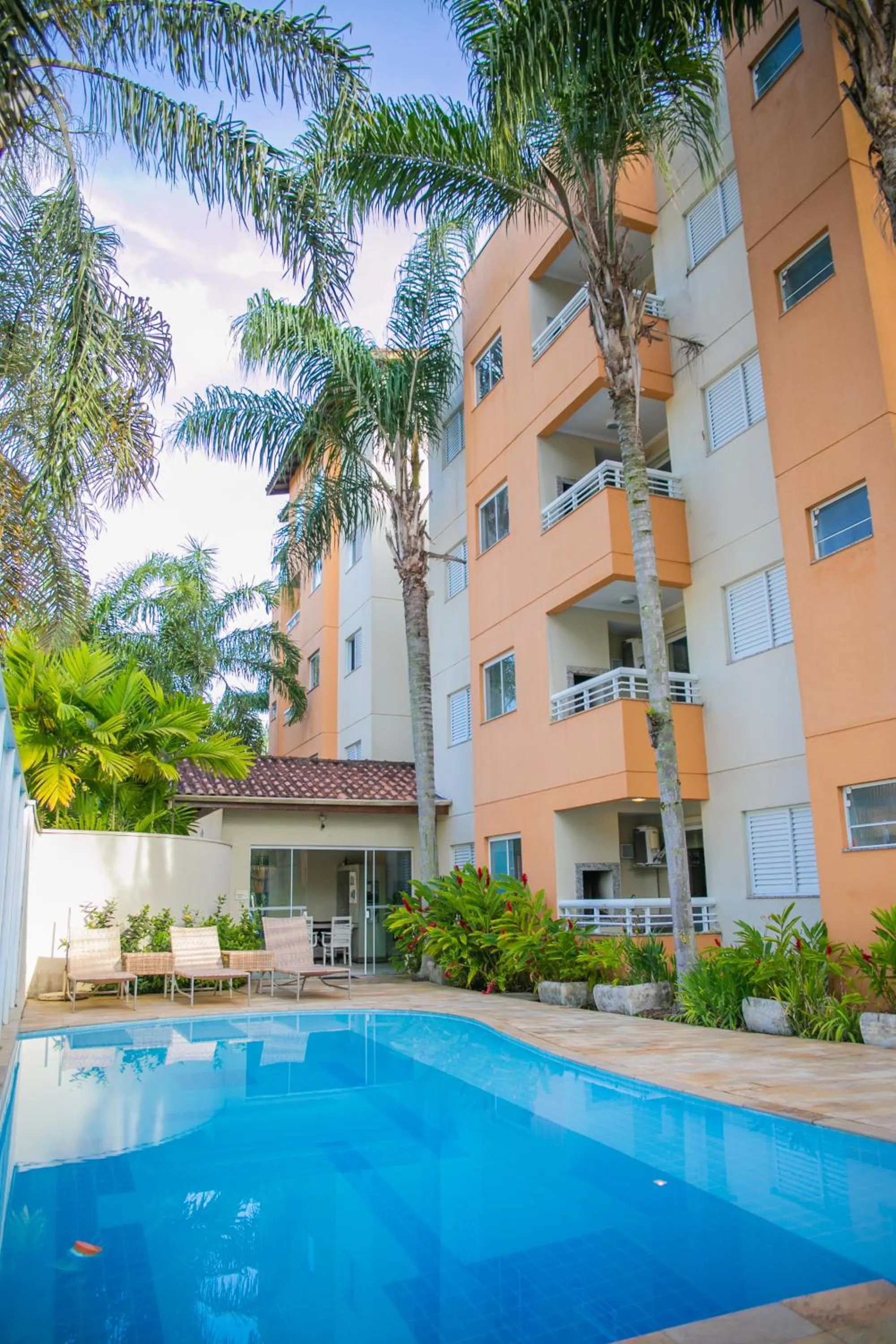 Swimming pool in Lorenza by Paramar