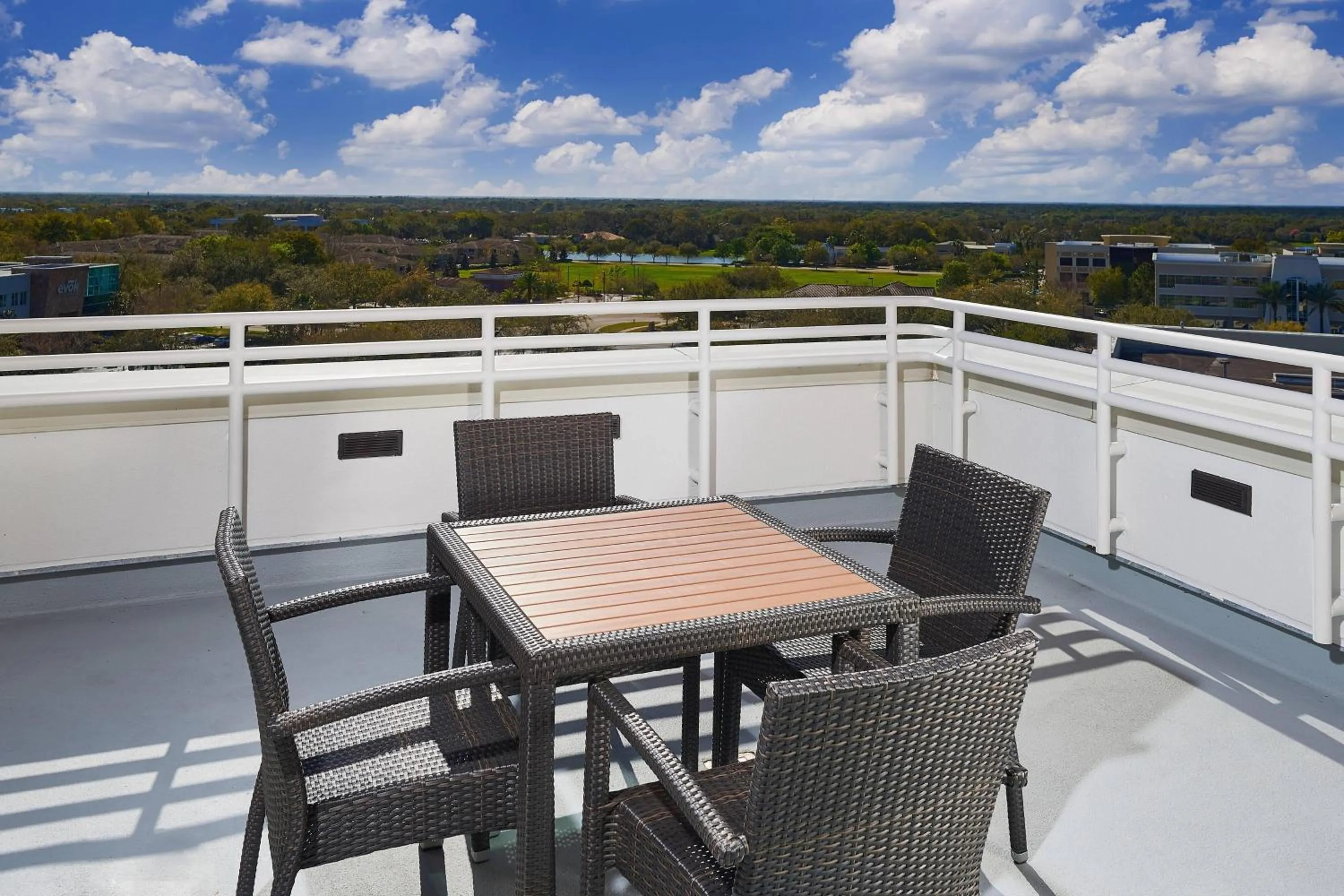 Photo of the whole room in Orlando Marriott Lake Mary