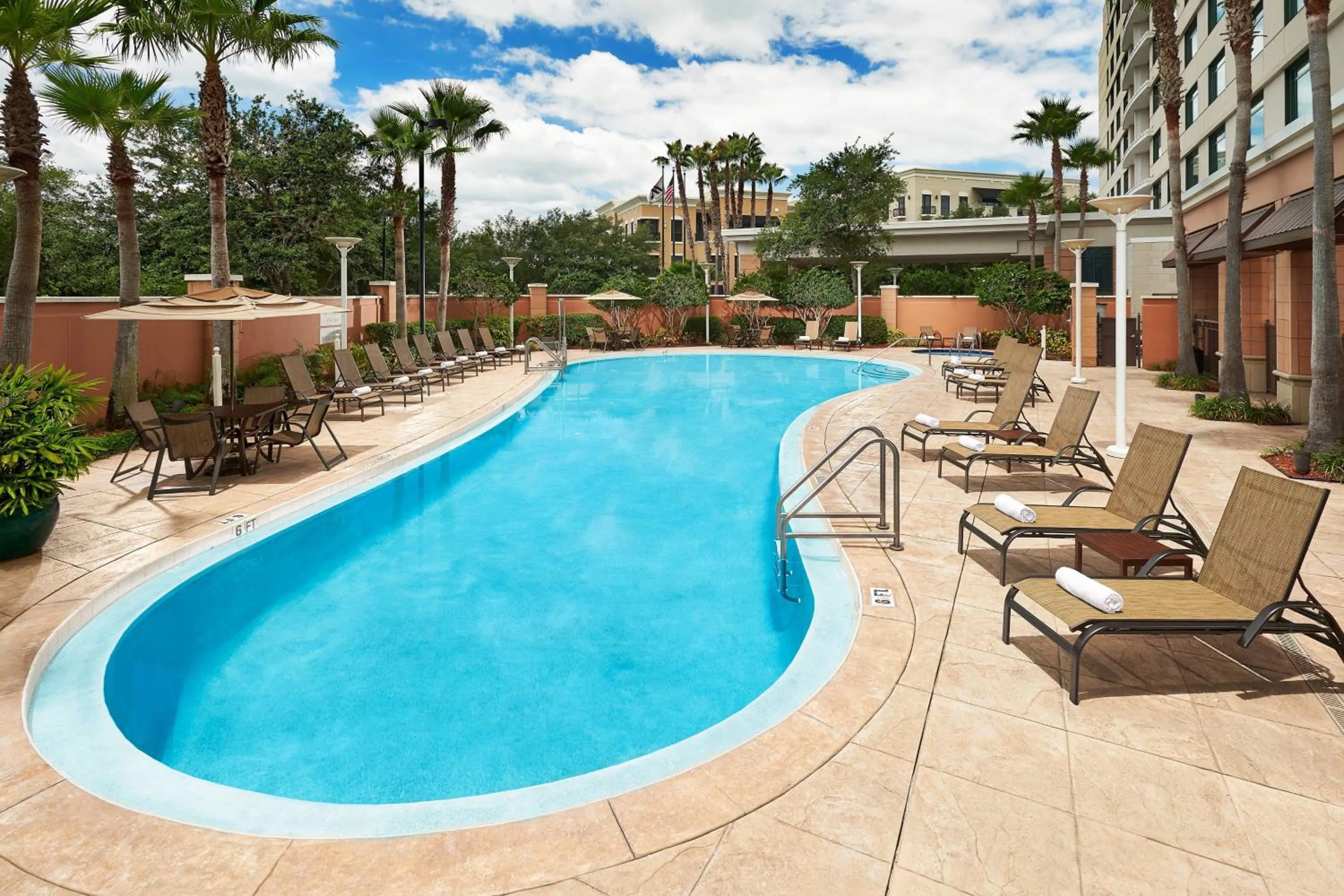Swimming pool in Orlando Marriott Lake Mary