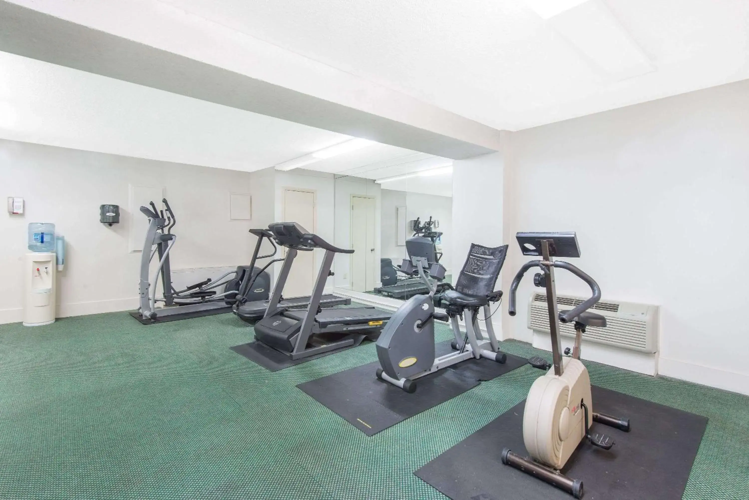 Fitness centre/facilities, Fitness Center/Facilities in Days Inn by Wyndham Arlington Pentagon