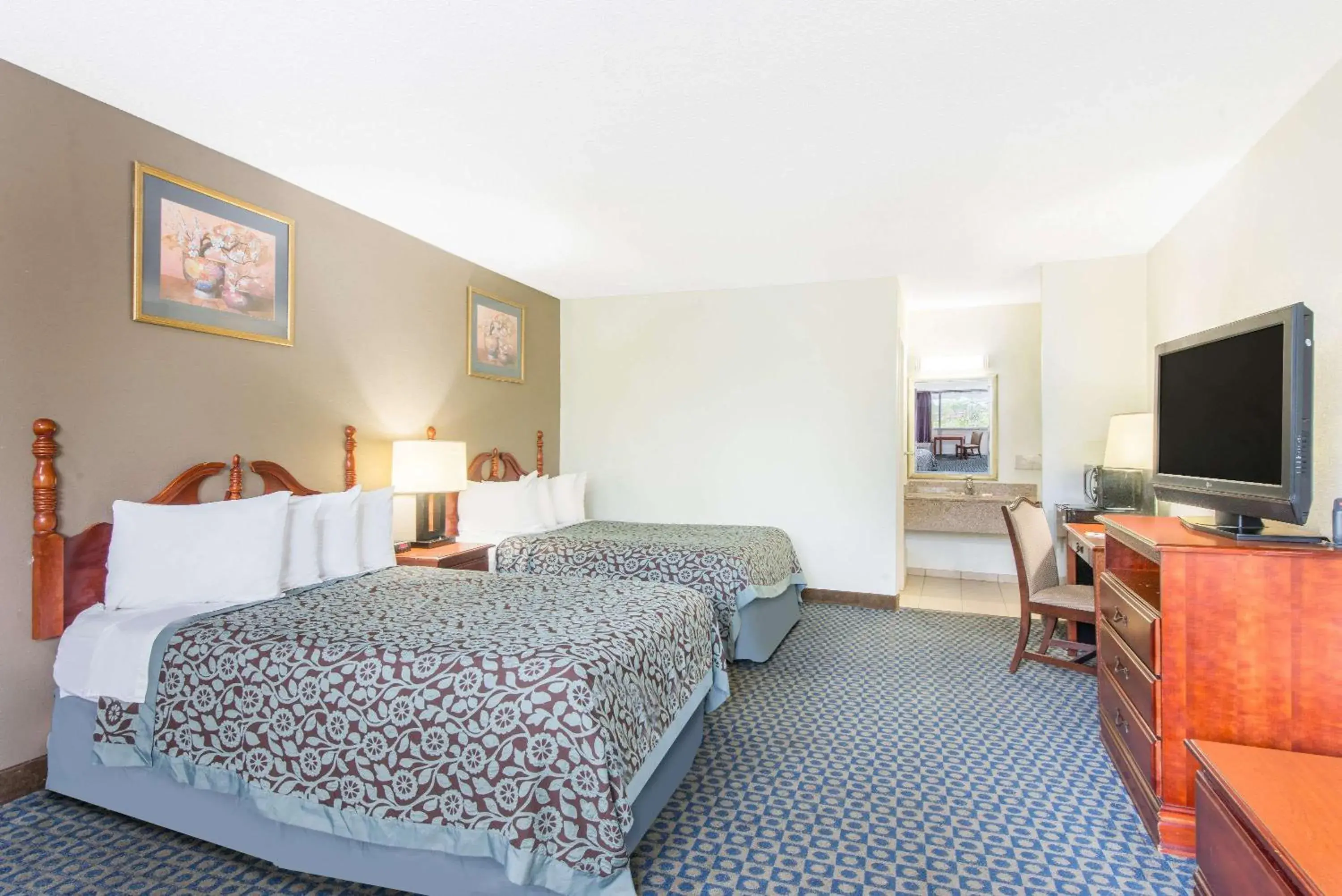 Photo of the whole room, Bed in Days Inn by Wyndham Arlington Pentagon