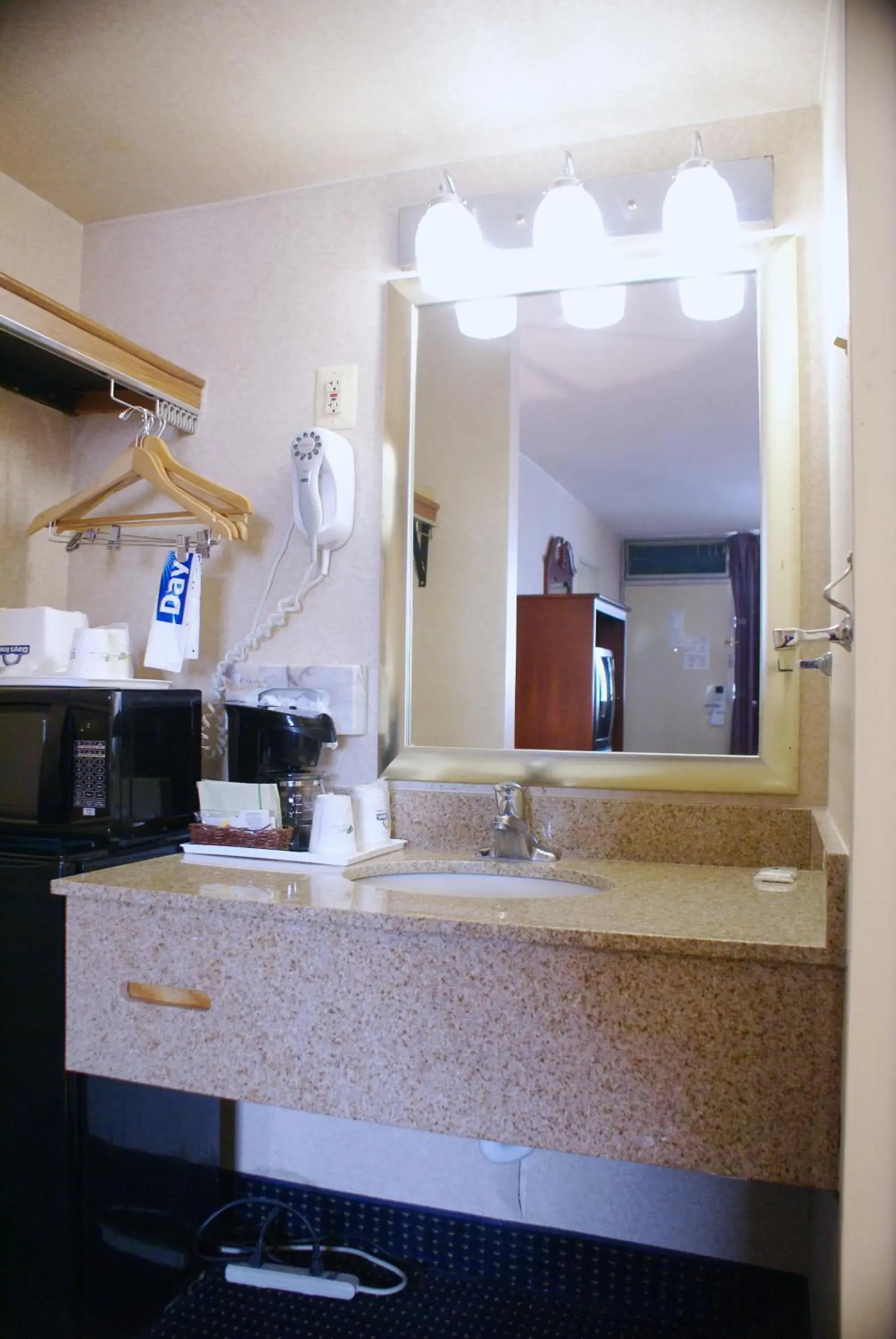 Bathroom, Kitchen/Kitchenette in Days Inn by Wyndham Arlington Pentagon