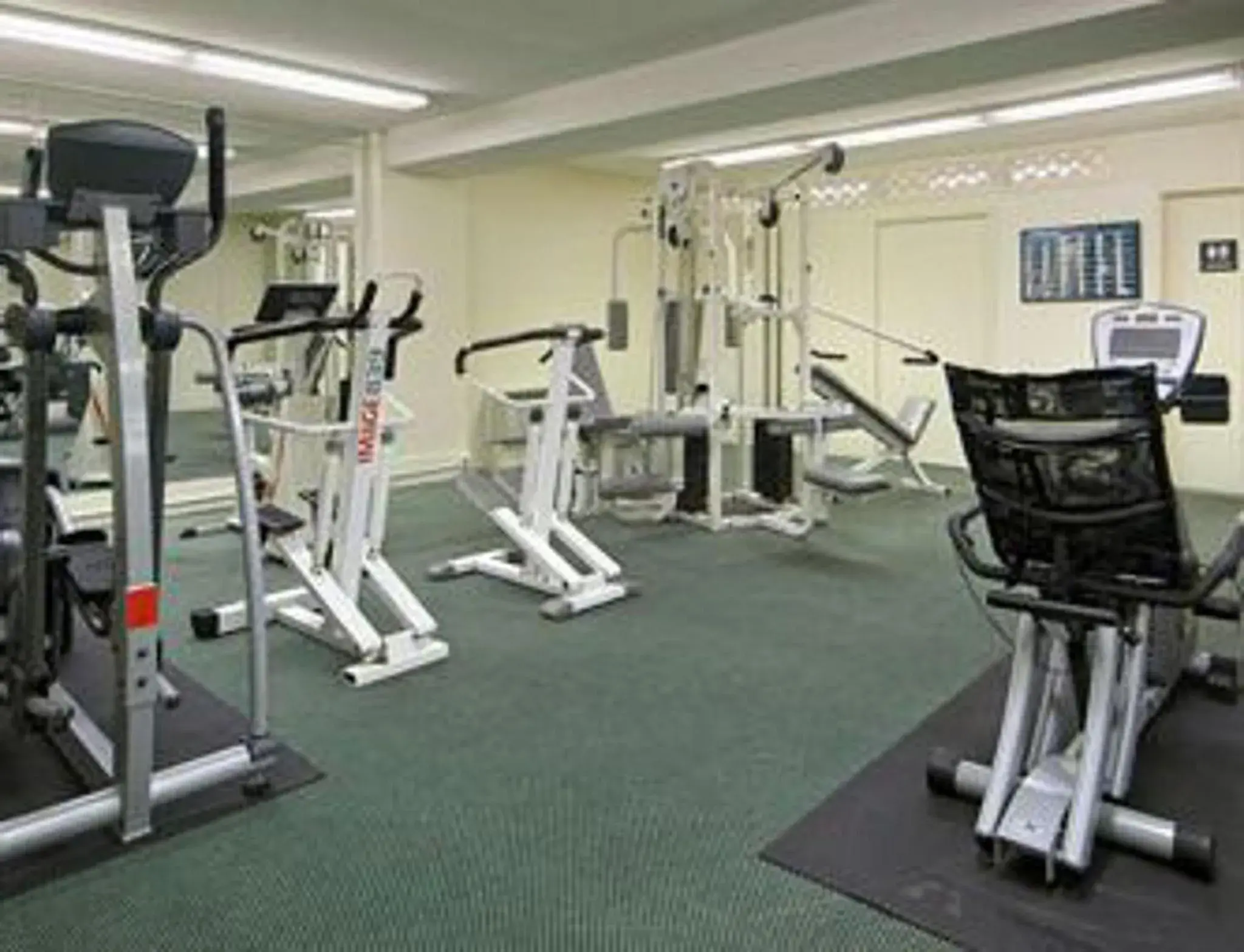 Fitness centre/facilities, Fitness Center/Facilities in Days Inn by Wyndham Arlington Pentagon