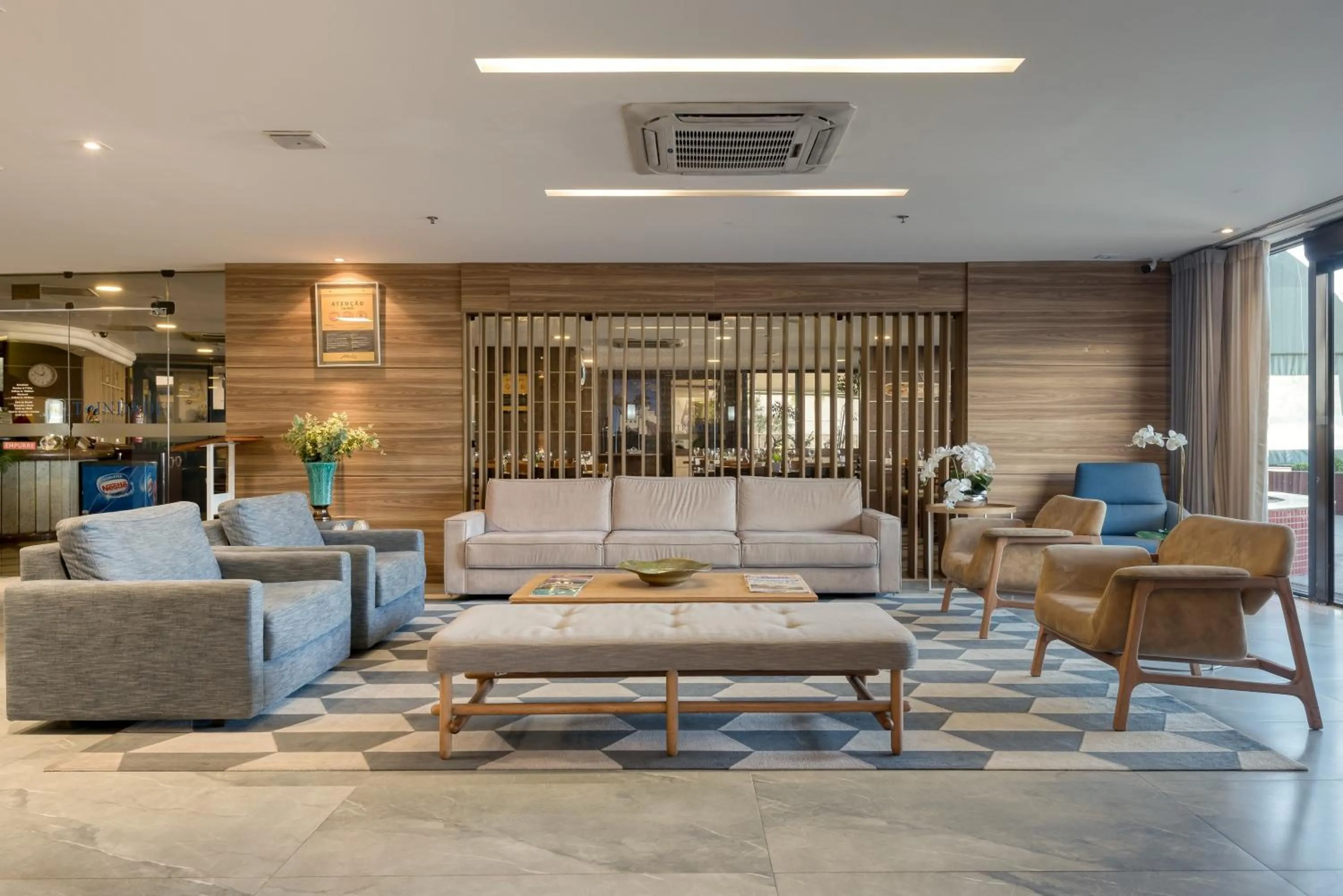 Lobby or reception in Quality Suites Vila Velha