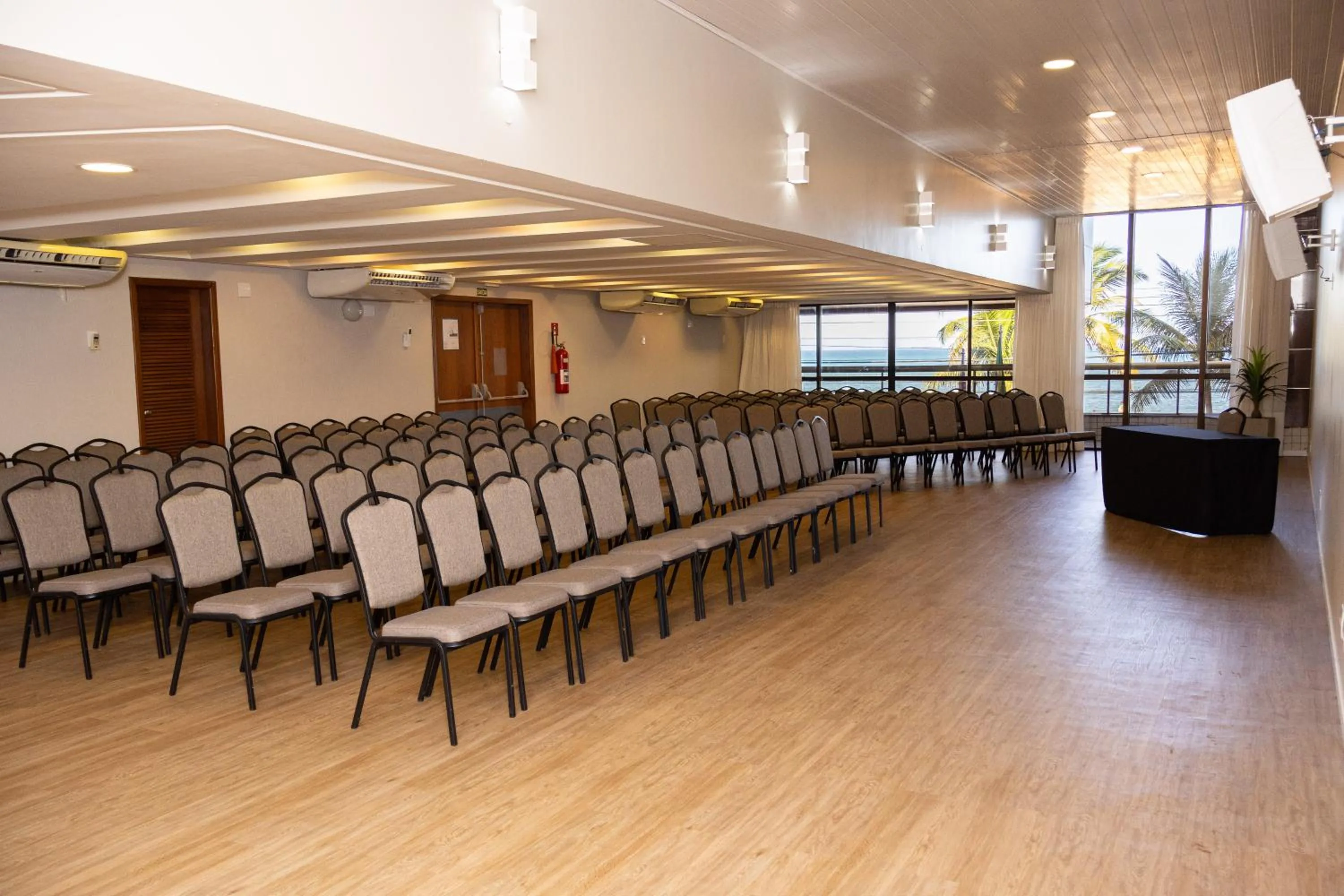 Meeting/conference room in Quality Suites Vila Velha