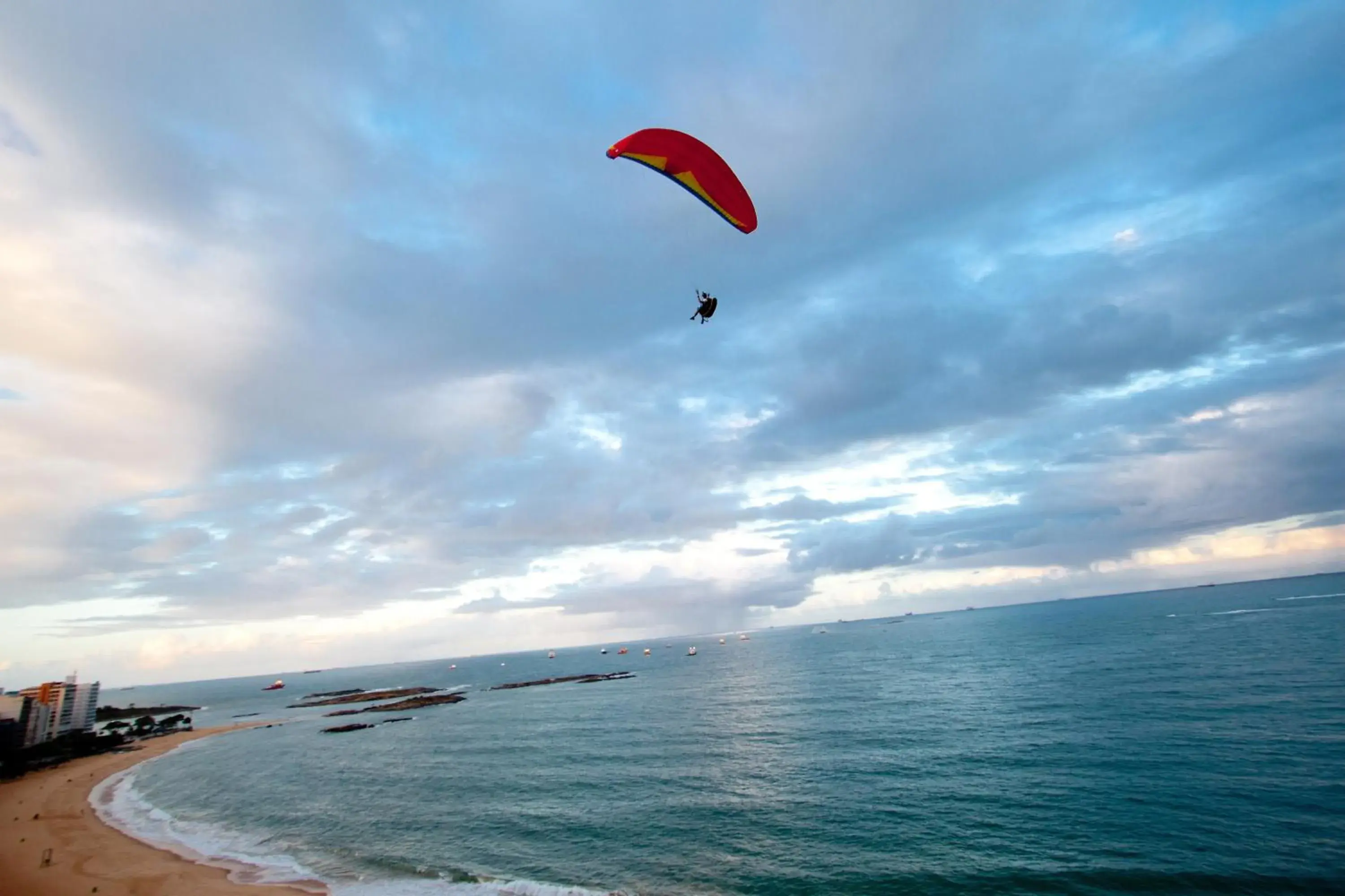 Facade/entrance in Quality Suites Vila Velha Facade/entrance in Quality Suites Vila Velha