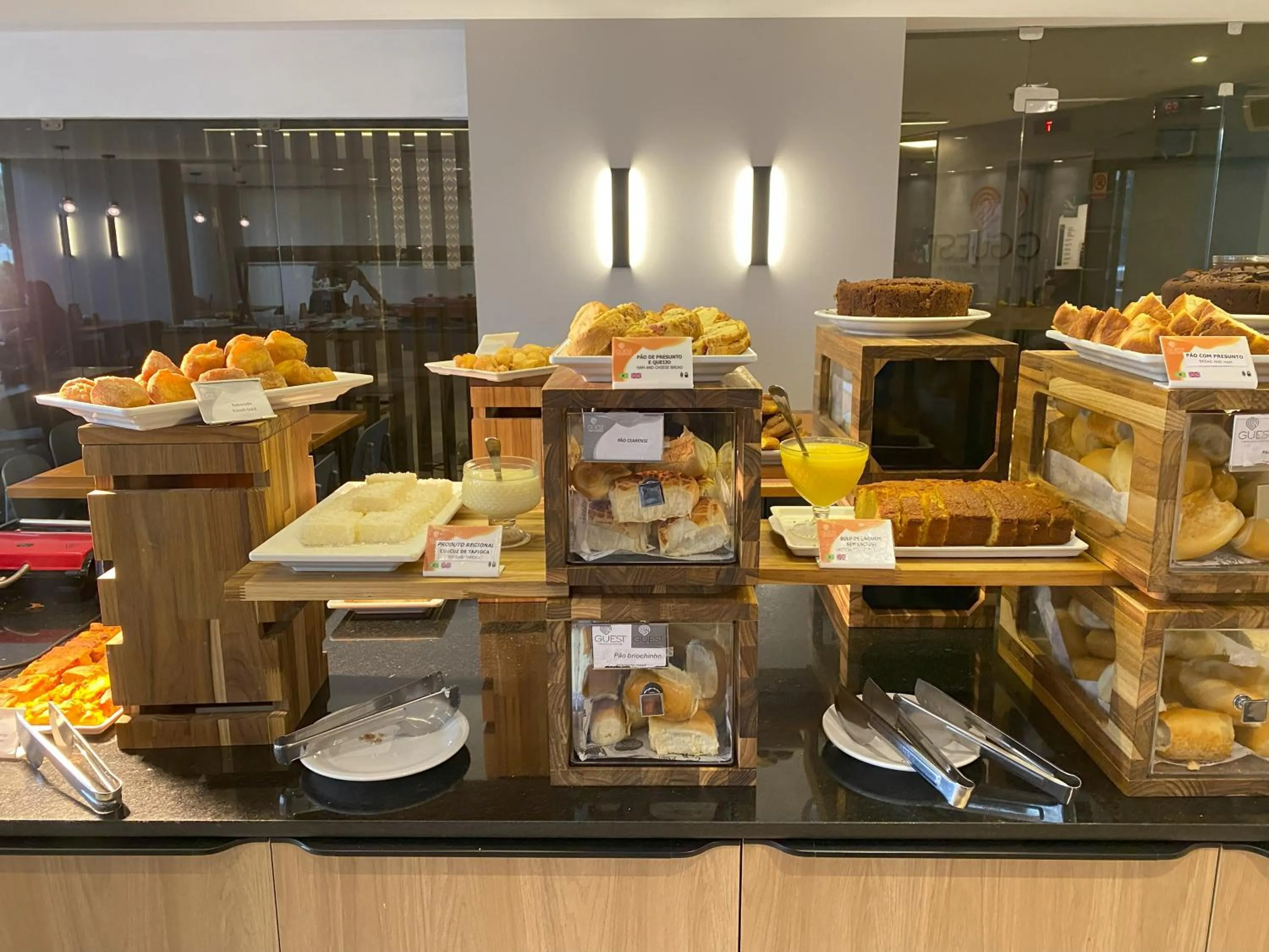 Restaurant/places to eat in Quality Suites Vila Velha