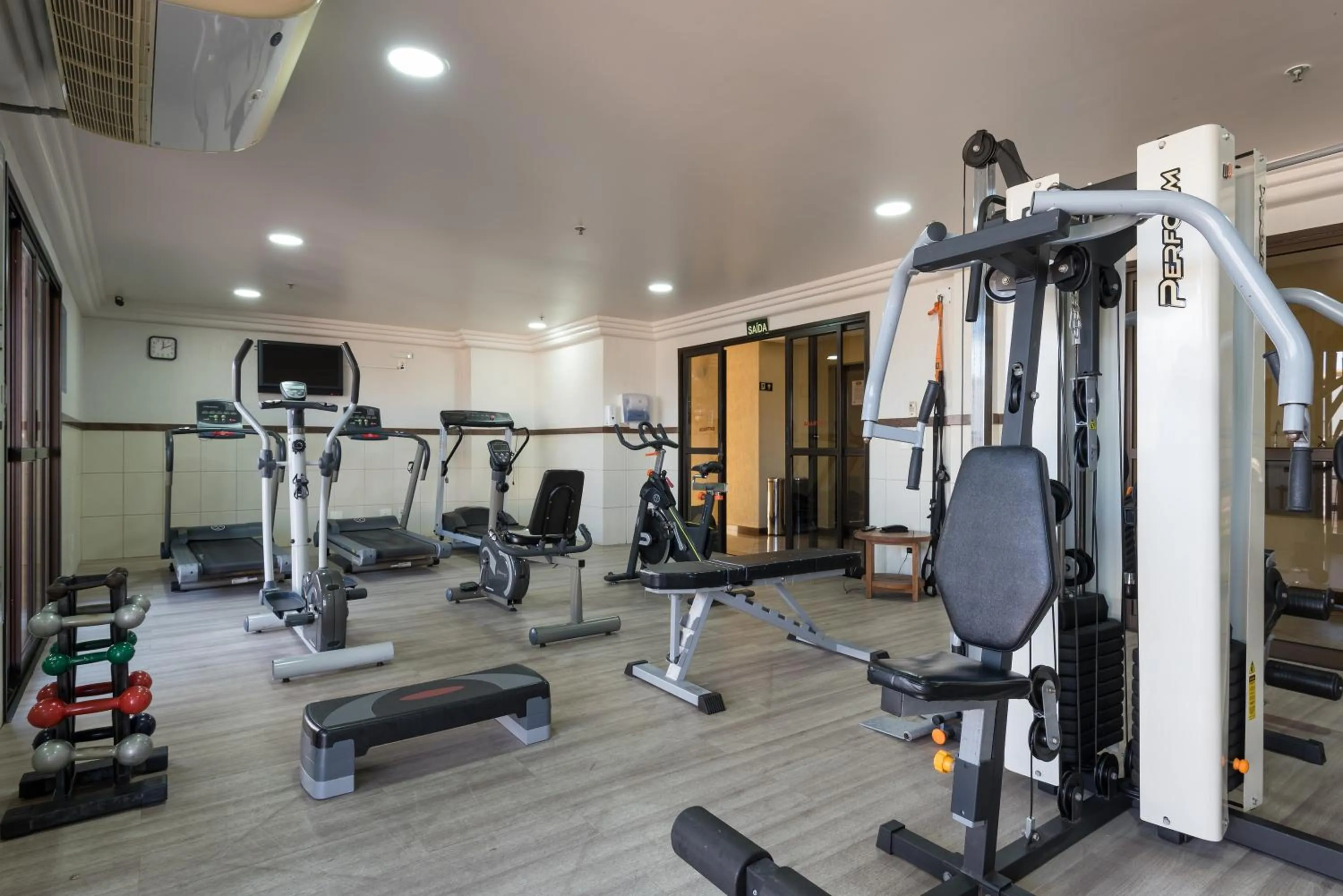 Fitness centre/facilities in Quality Suites Vila Velha