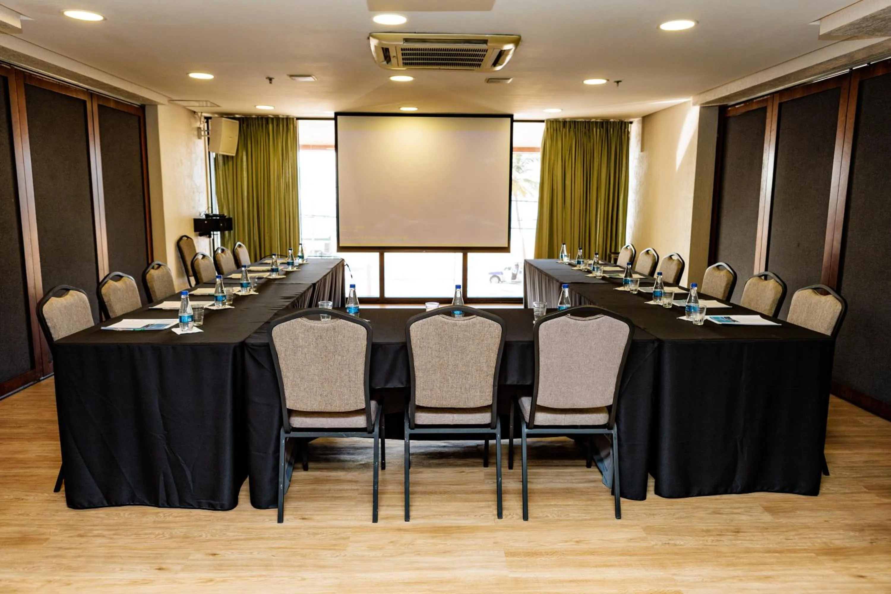 Meeting/conference room in Quality Suites Vila Velha
