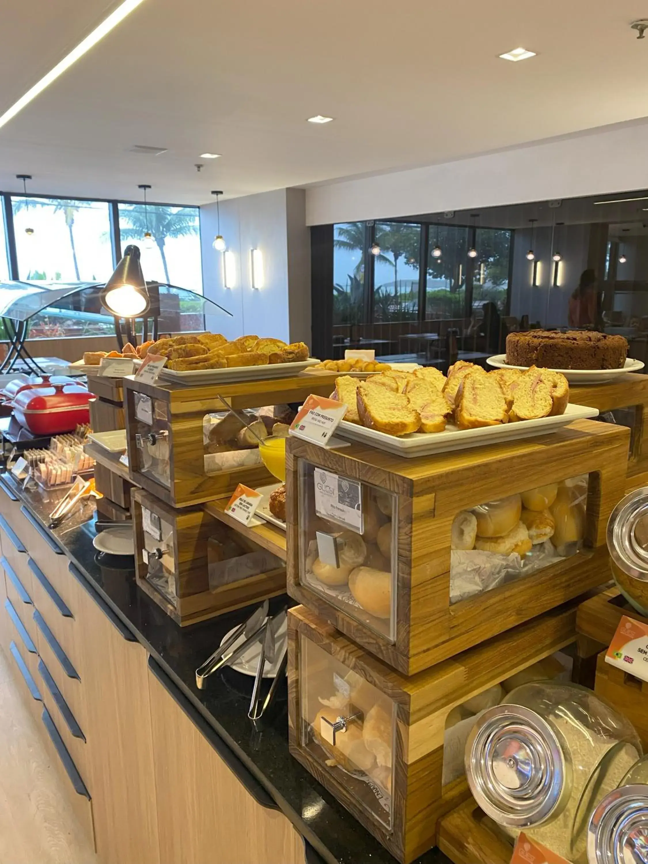 Restaurant/places to eat in Quality Suites Vila Velha Restaurant/places to eat in Quality Suites Vila Velha