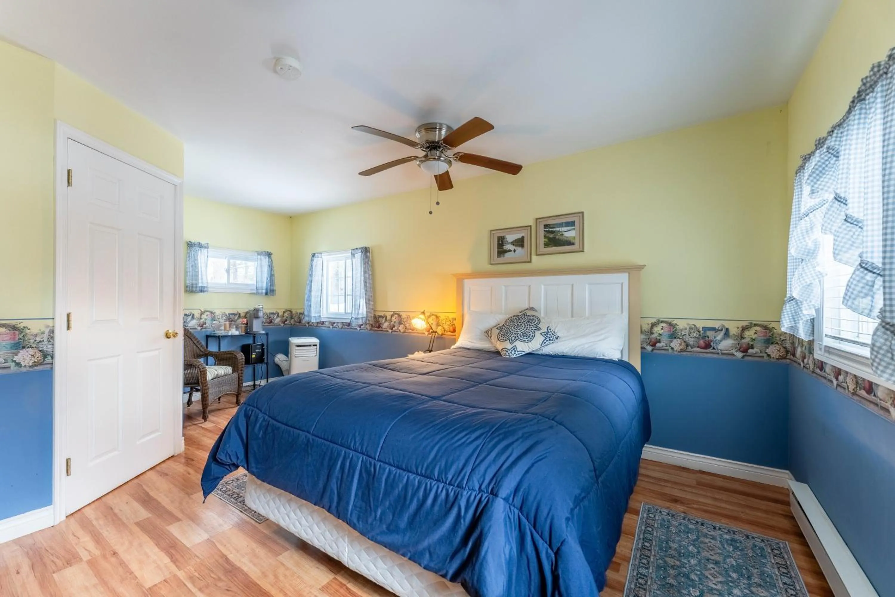 Bed in Dominion Hill Country Inn