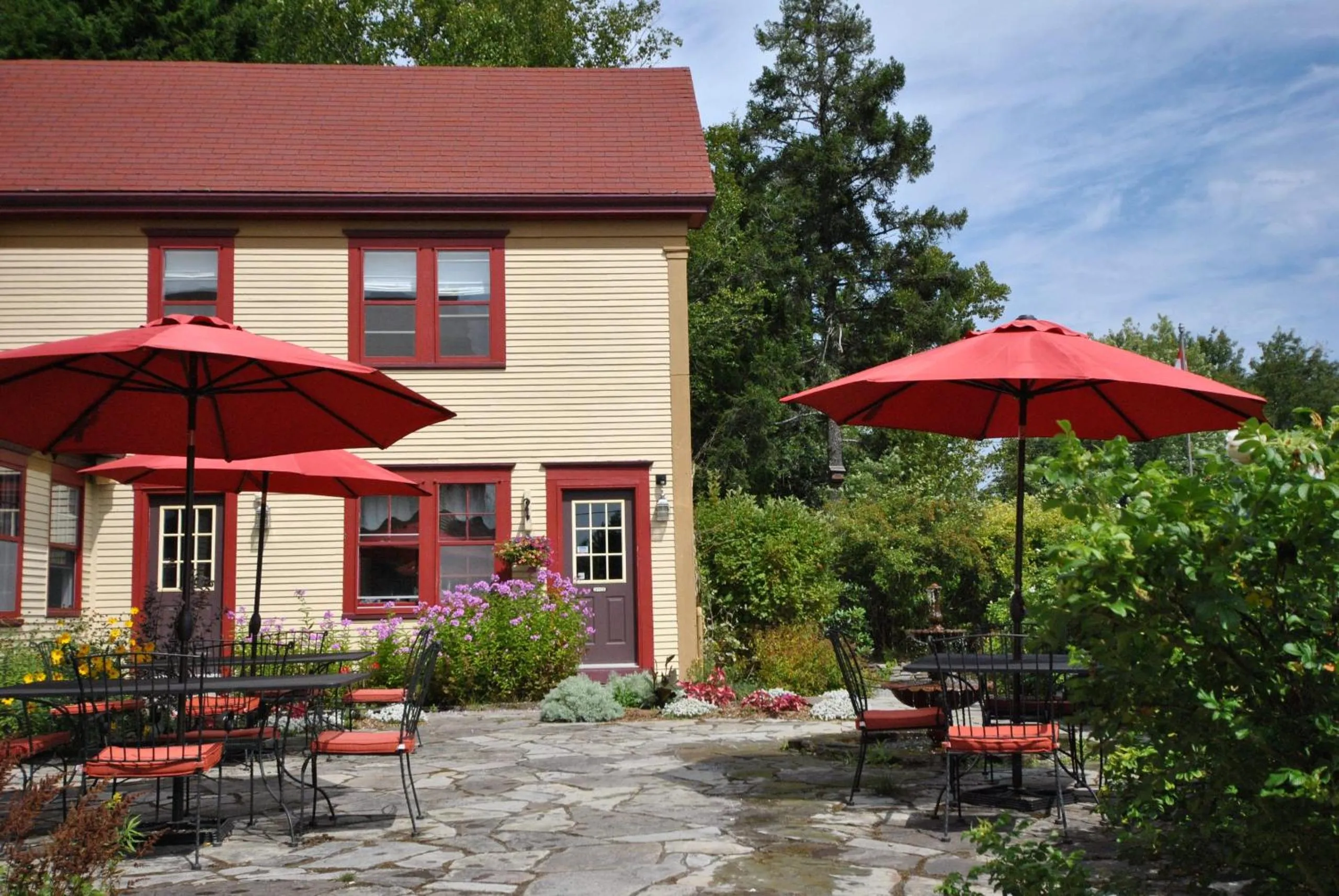 Property building in Dominion Hill Country Inn