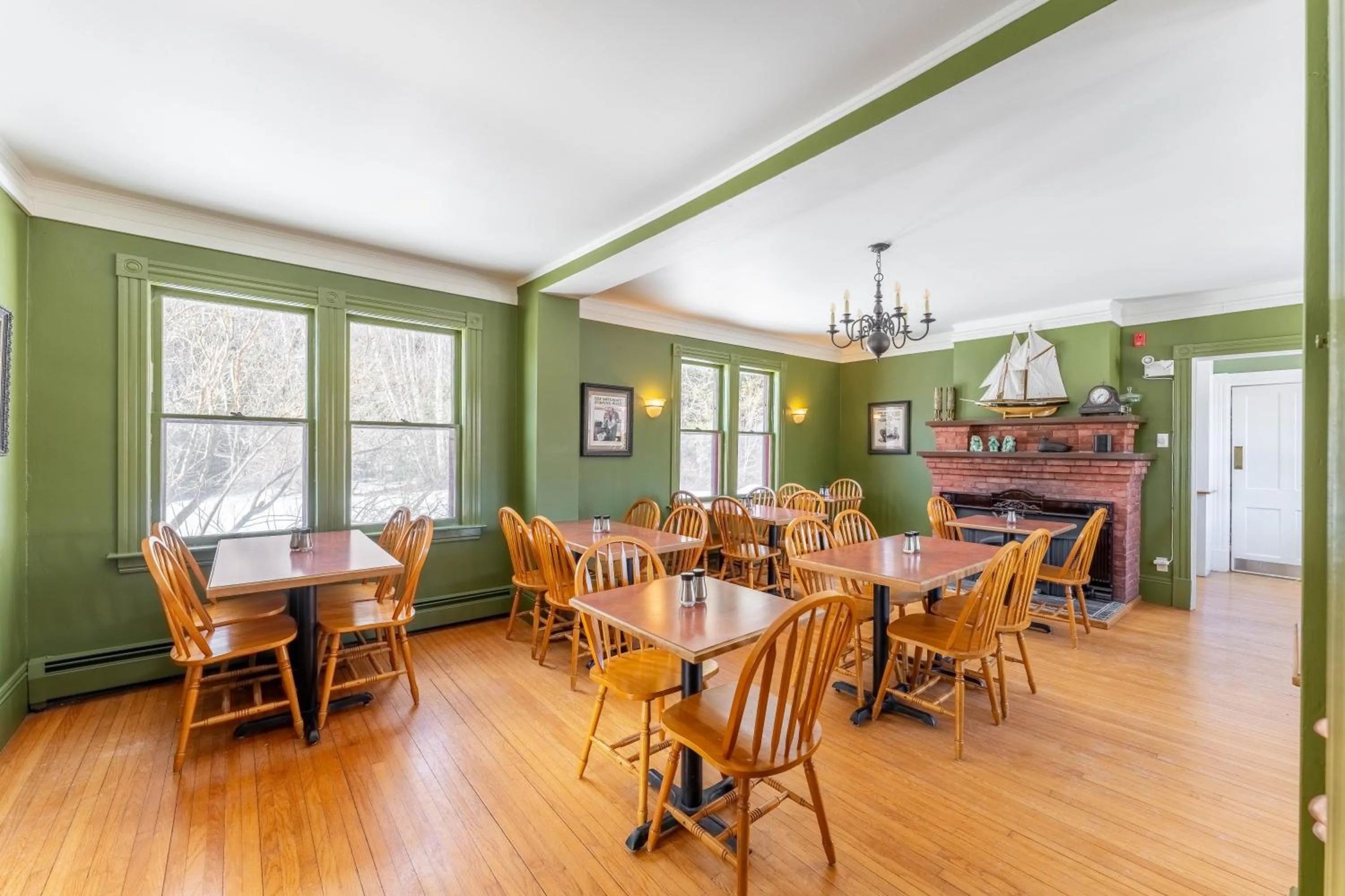 Dining area in Dominion Hill Country Inn