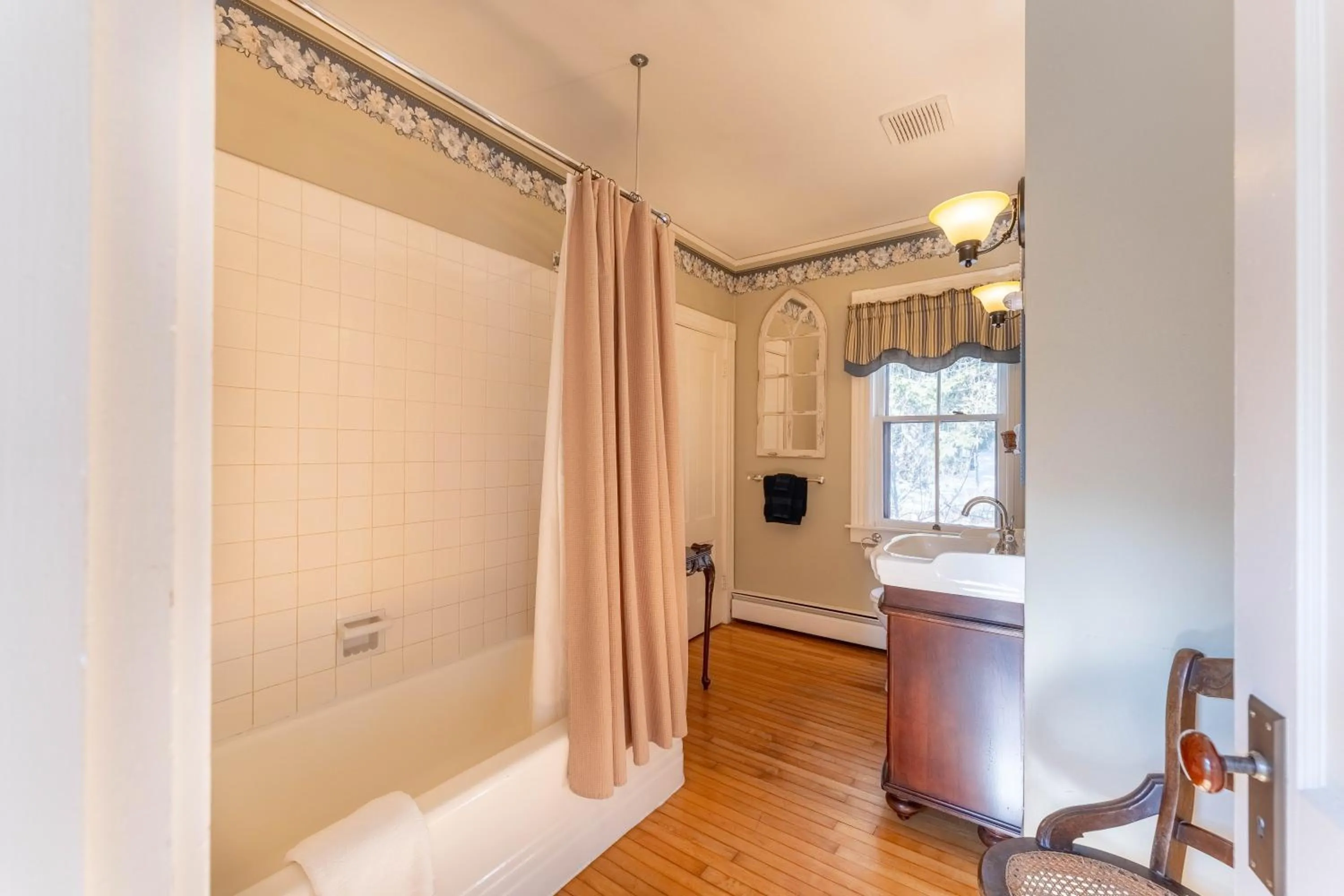 Shower in Dominion Hill Country Inn