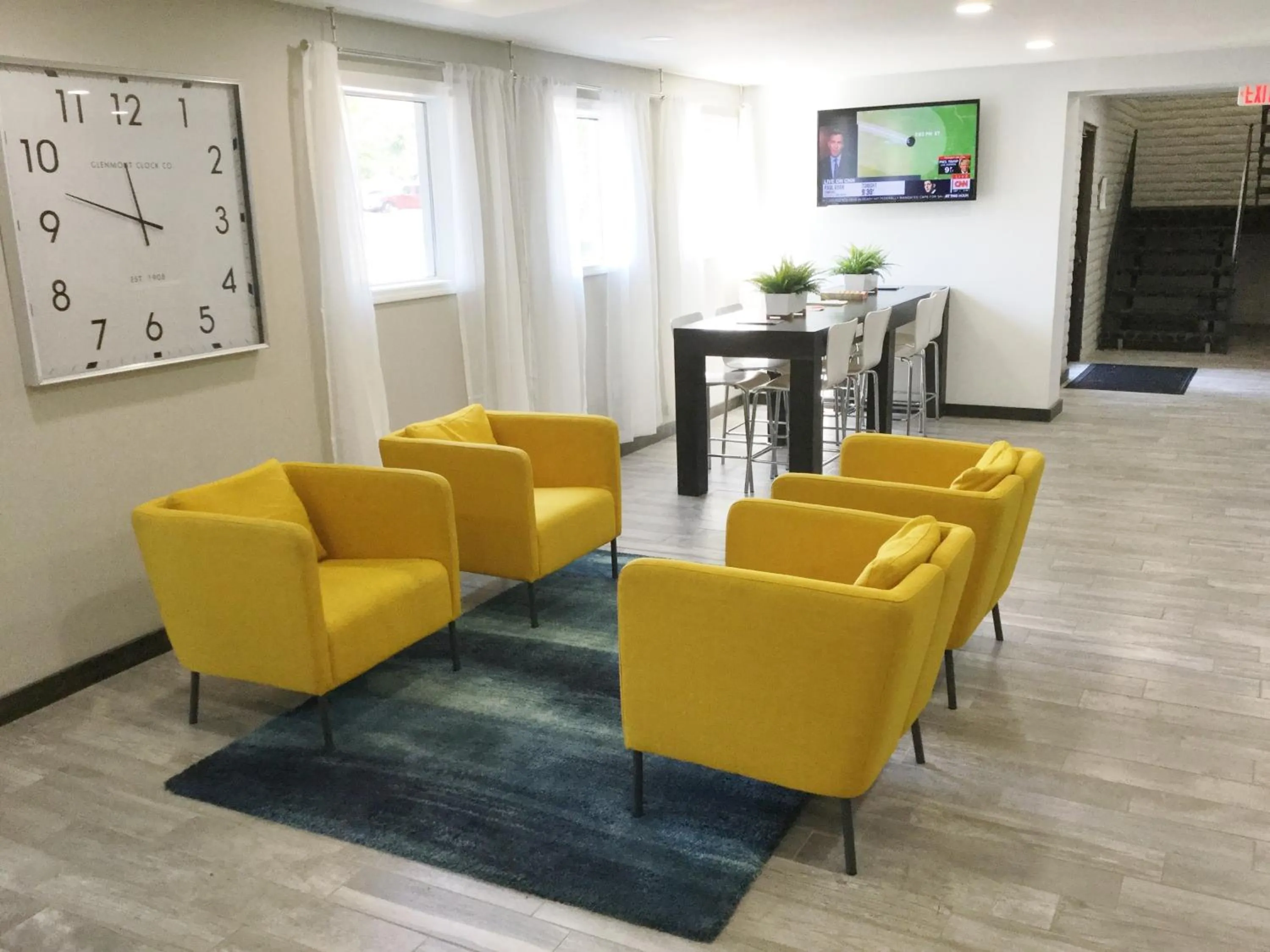 Lobby or reception in Days Inn & Suites by Wyndham Cincinnati North