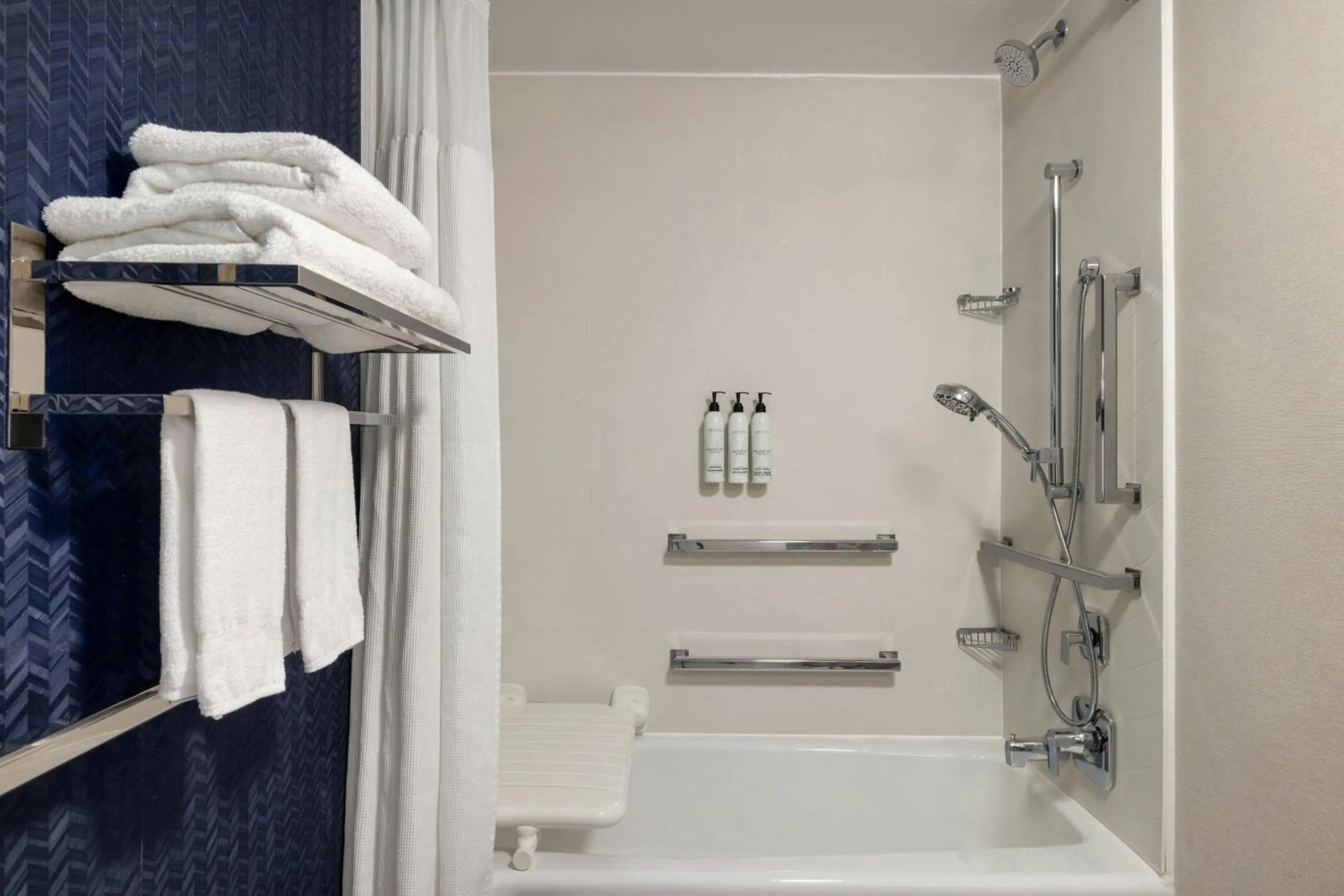 Bathroom in Fairfield Inn & Suites Memphis Olive Branch