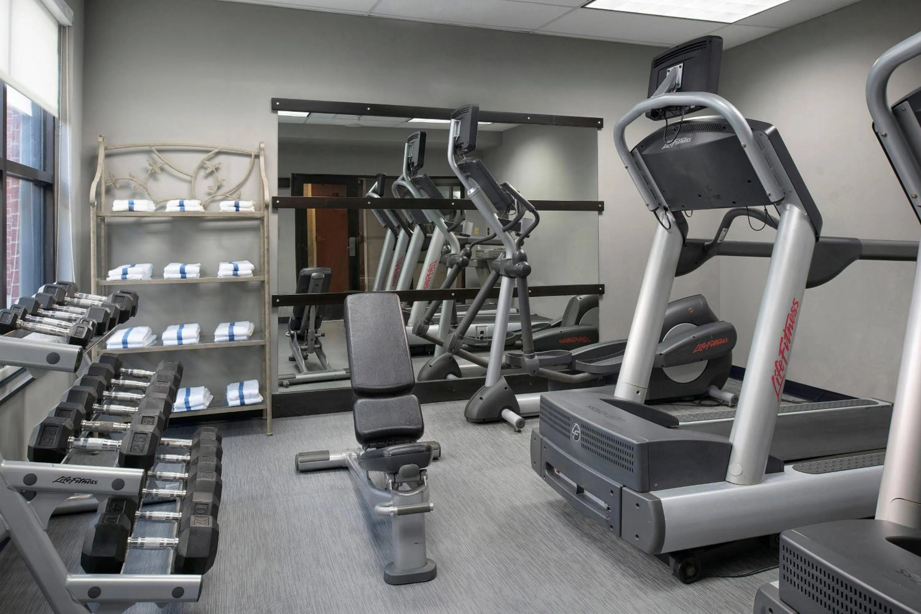 Fitness centre/facilities in Courtyard Memphis Collierville