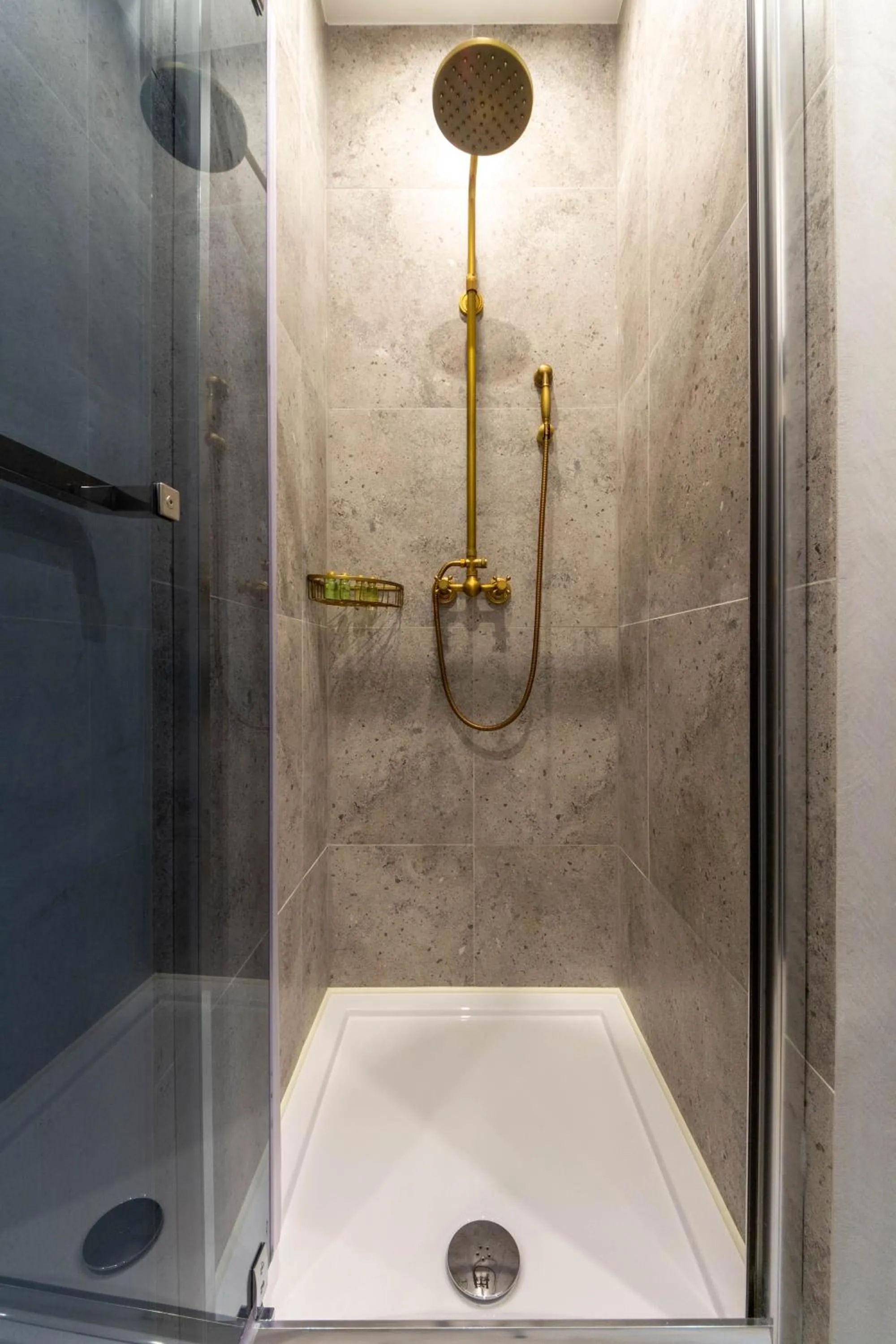 Shower in Idea Design Apart-Hotel Prorizna