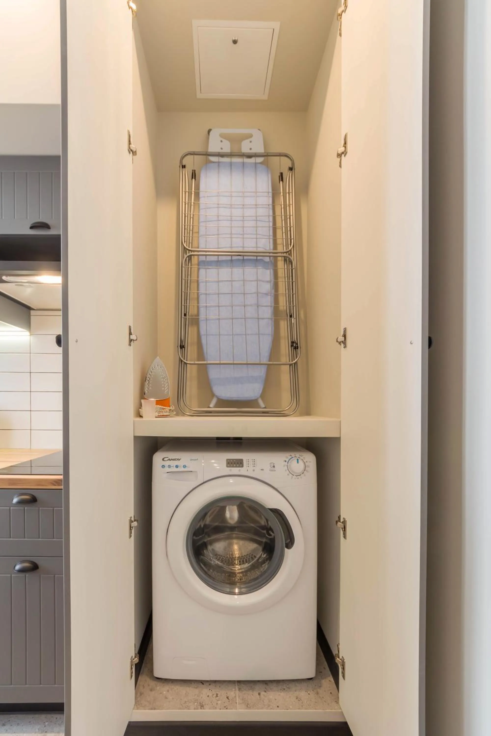 washing machine in Idea Design Apart-Hotel Prorizna