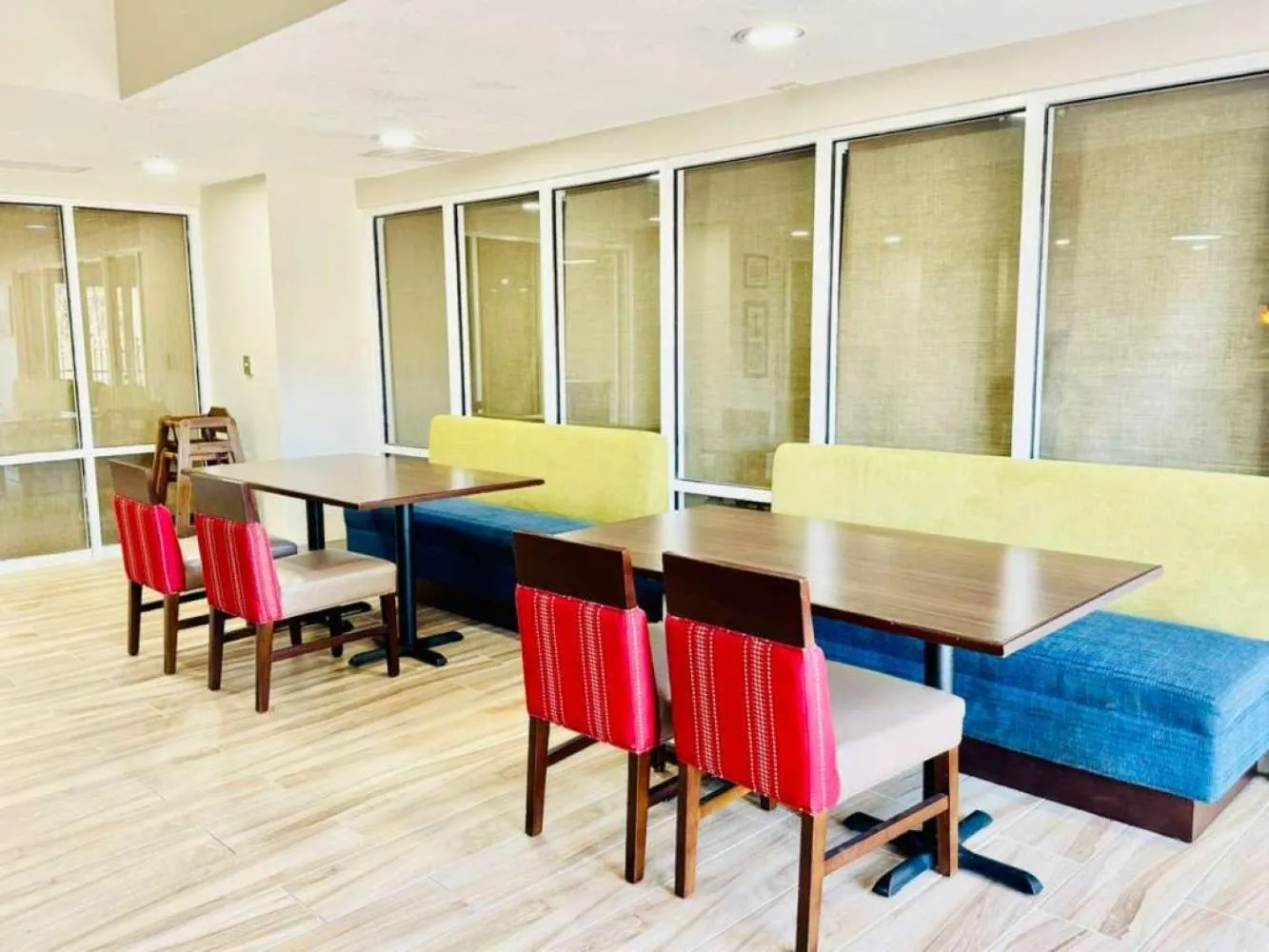 Breakfast in Comfort Inn & Suites Montgomery East Carmichael Rd