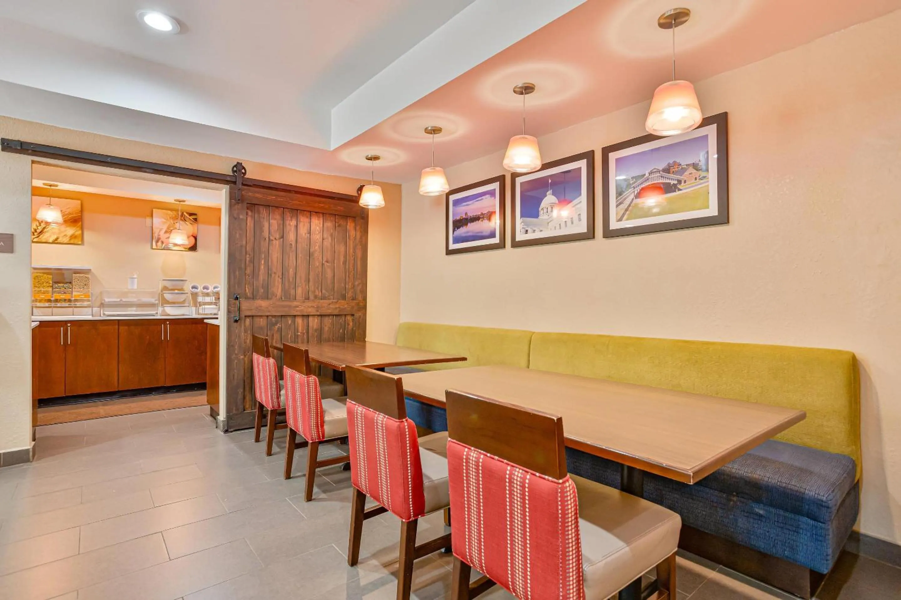 Breakfast in Comfort Inn & Suites Montgomery East Carmichael Rd