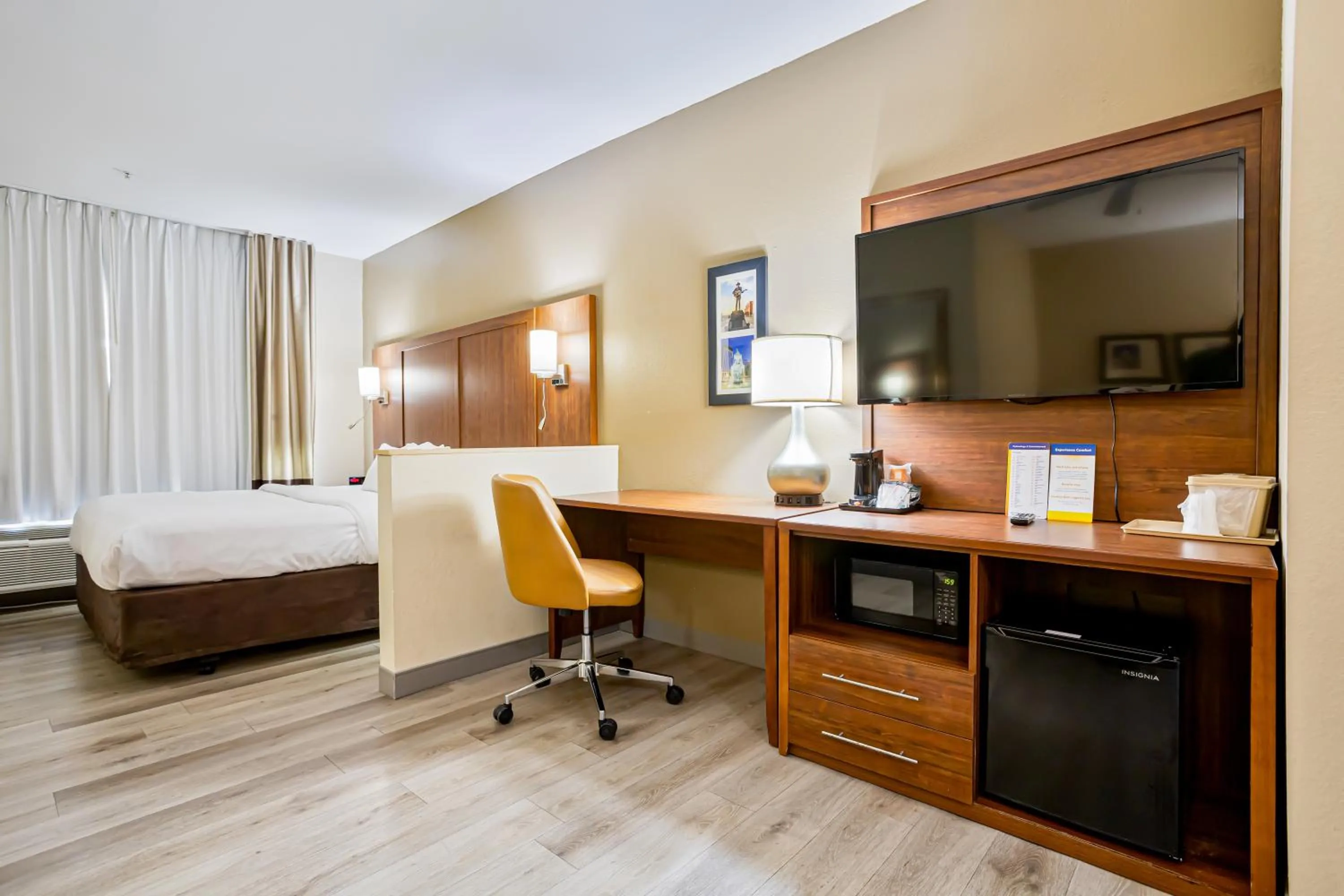 TV and multimedia, Bed in Comfort Inn & Suites Montgomery East Carmichael Rd