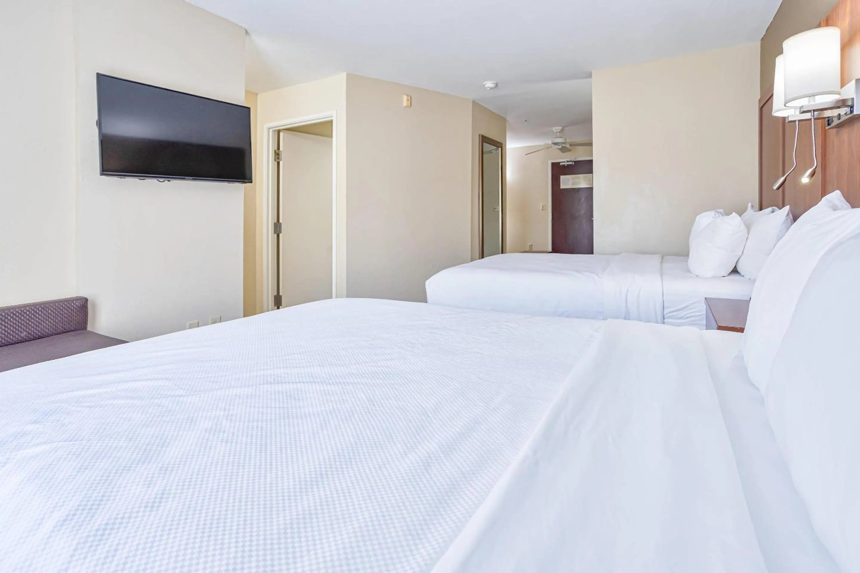 Bedroom, Bed in Comfort Inn & Suites Montgomery East Carmichael Rd