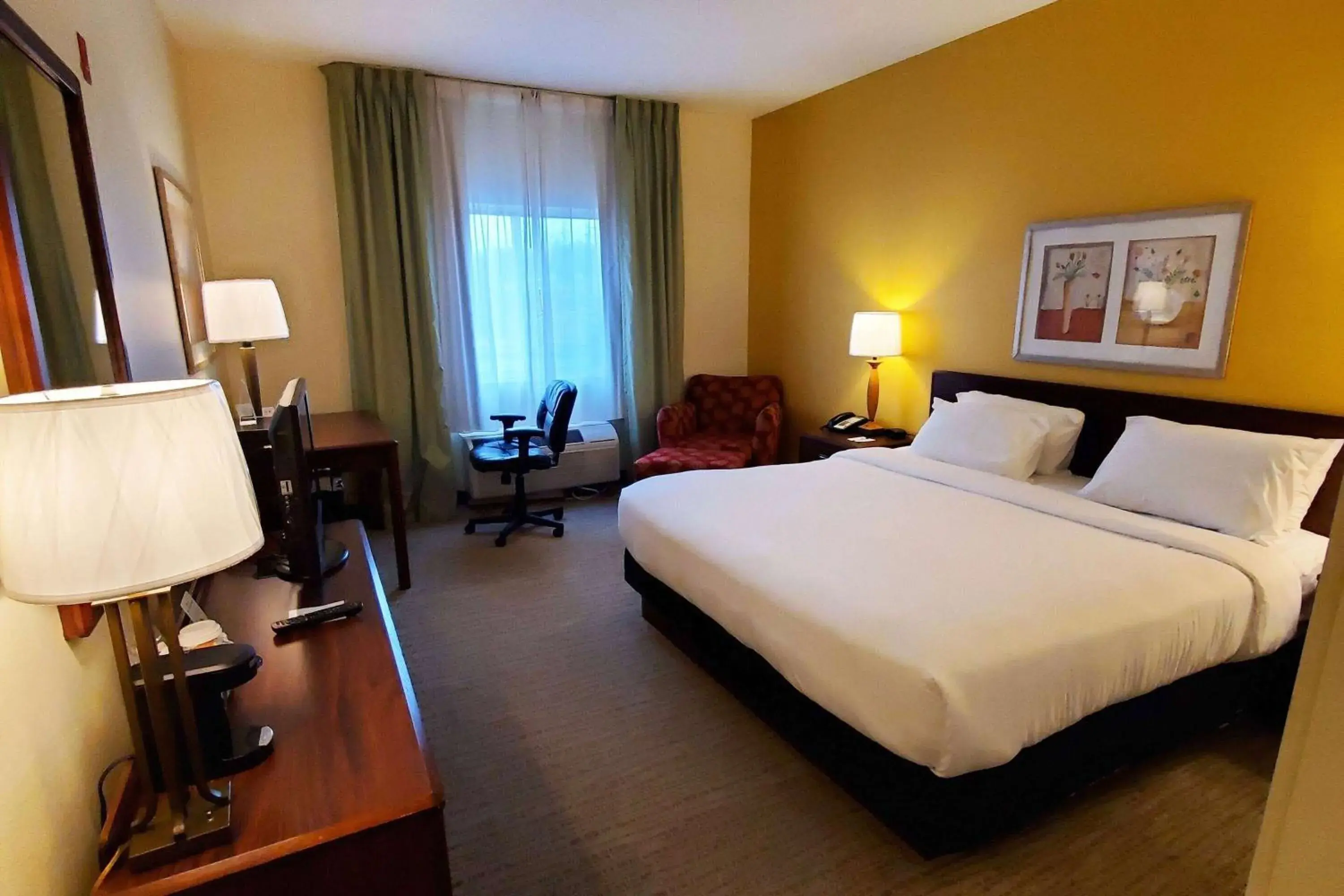 Photo of the whole room, Bed in Wingate by Wyndham Uniontown Photo of the whole room, Bed in Wingate by Wyndham Uniontown