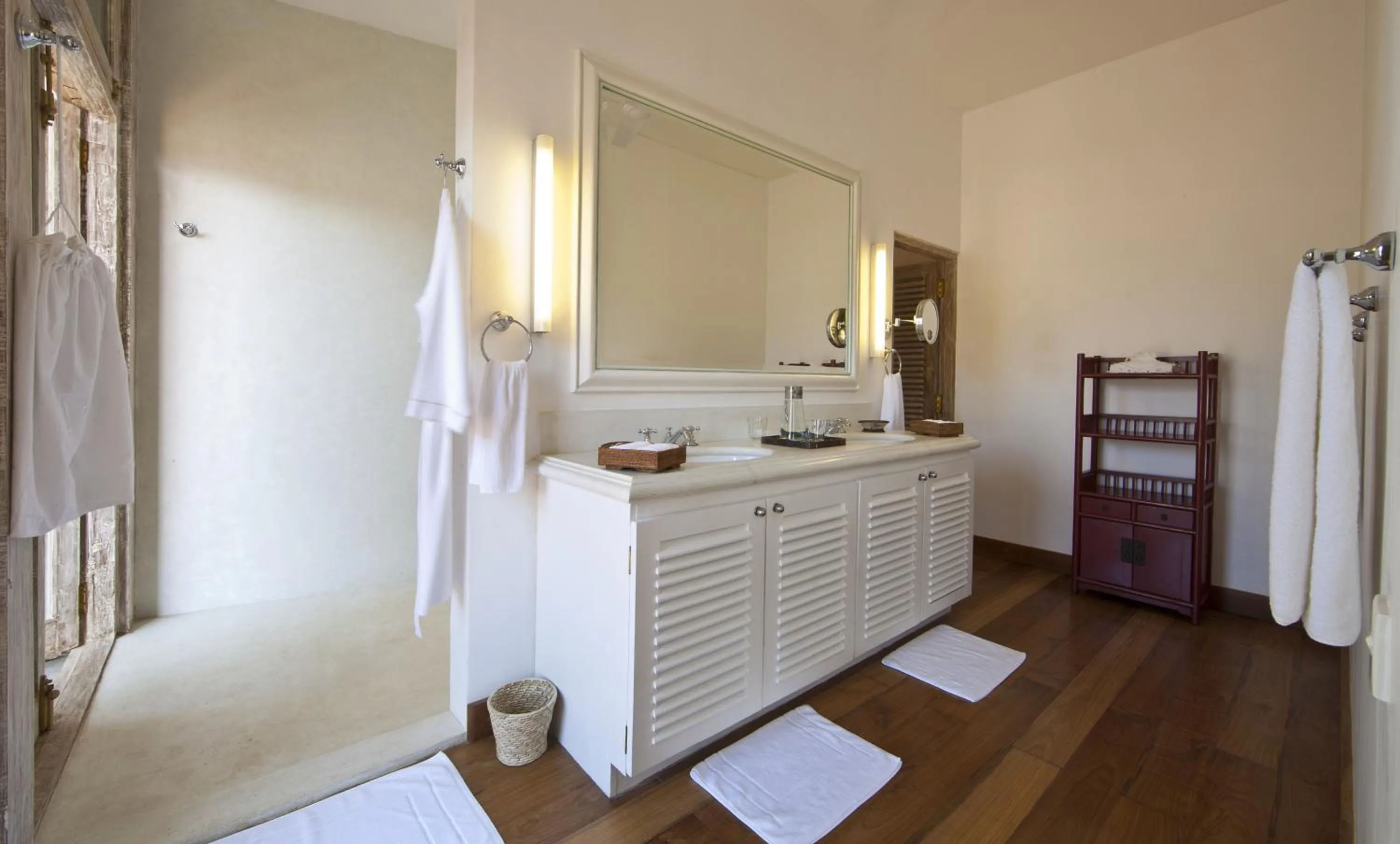 Bathroom in 20 Middle Street