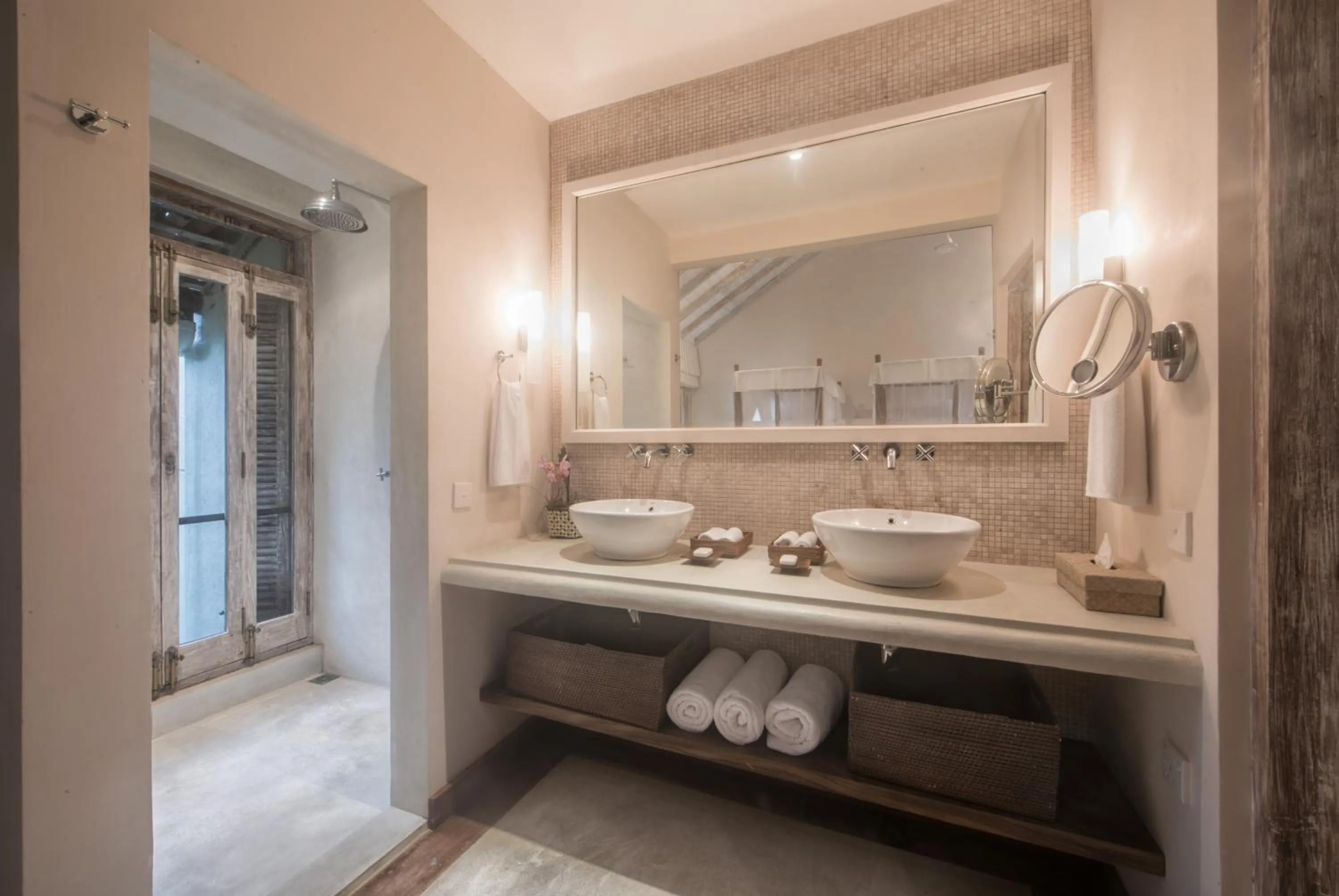 Bathroom in 20 Middle Street