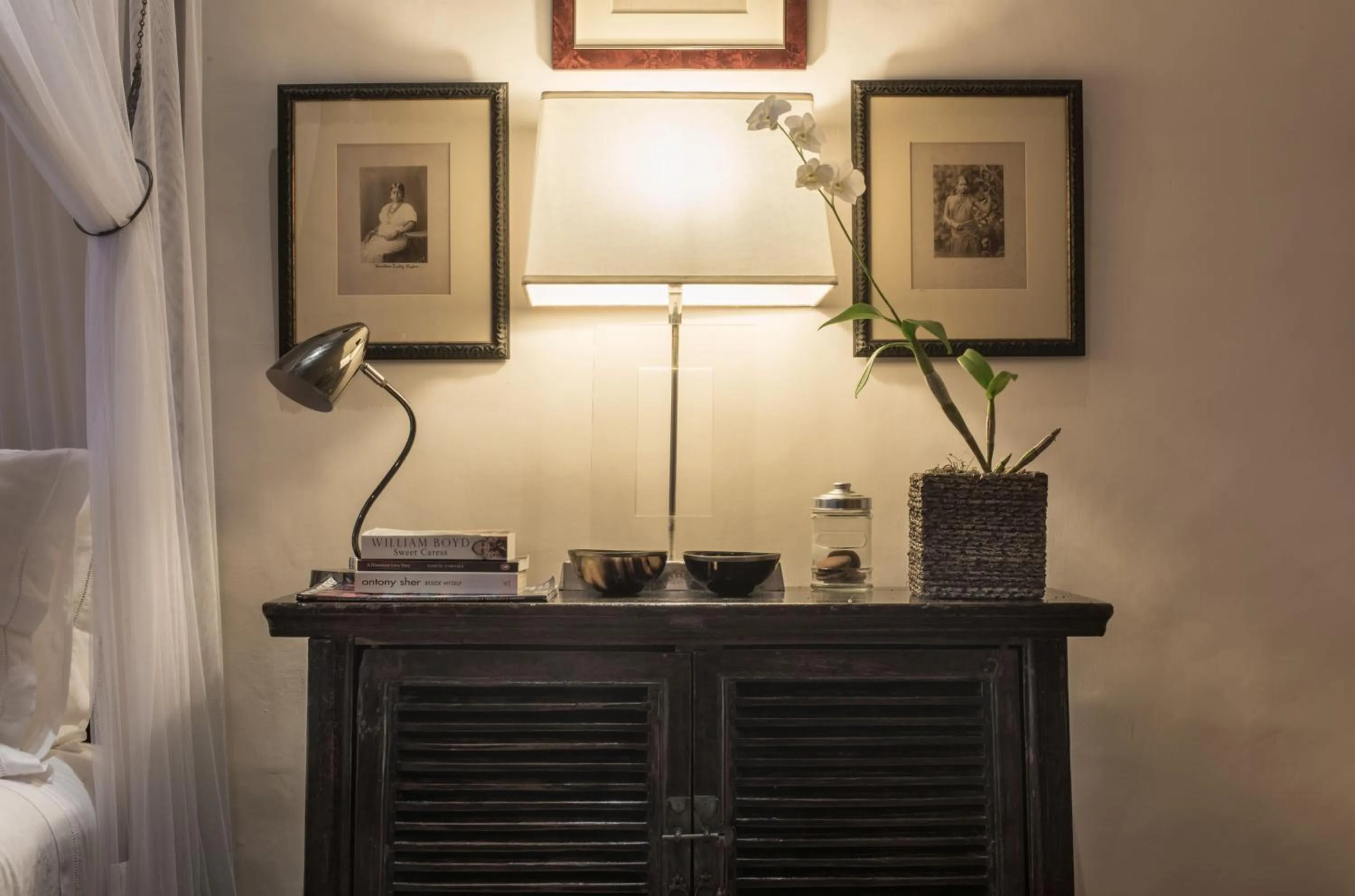 Decorative detail in 20 Middle Street