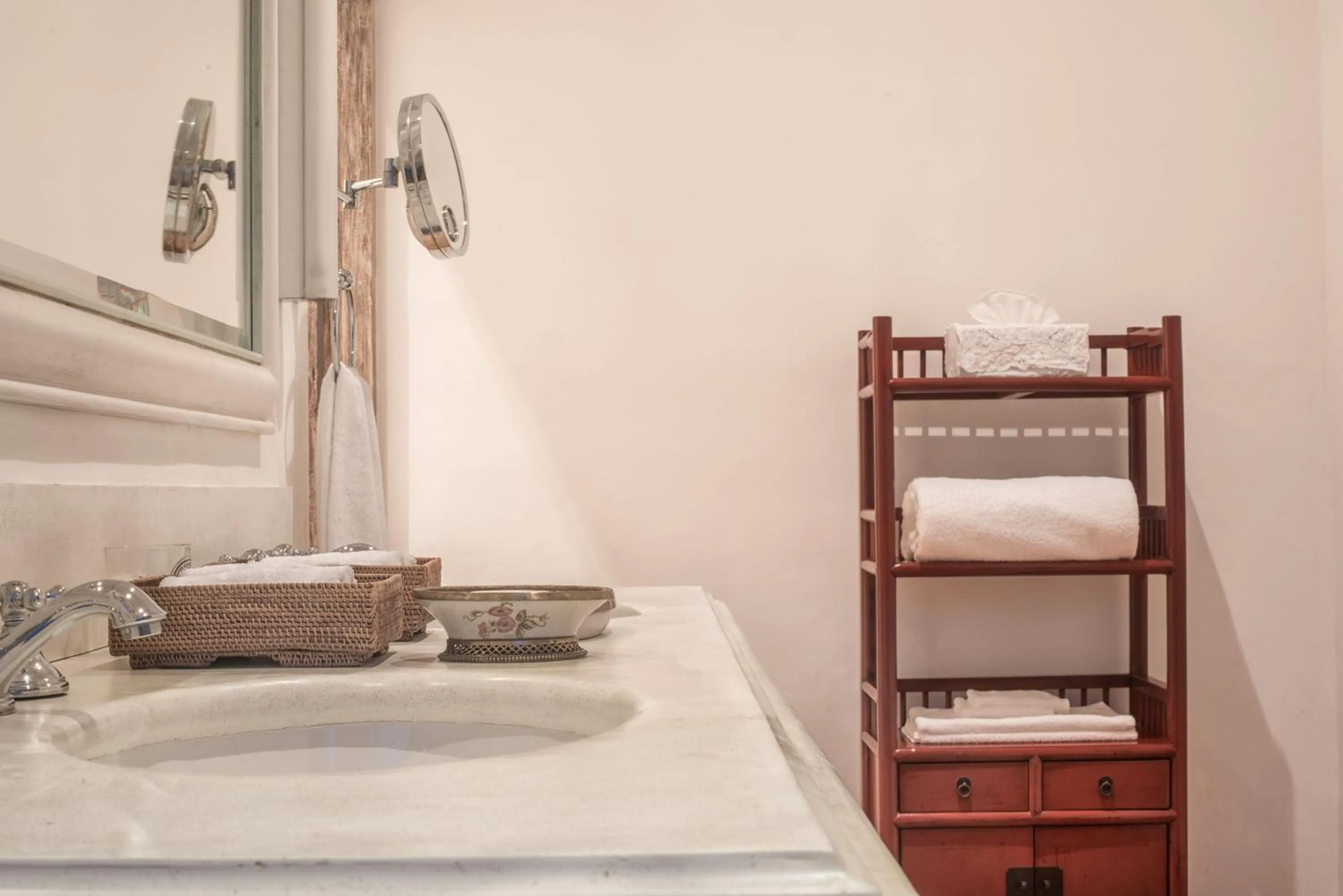 Bathroom, Bed in 20 Middle Street